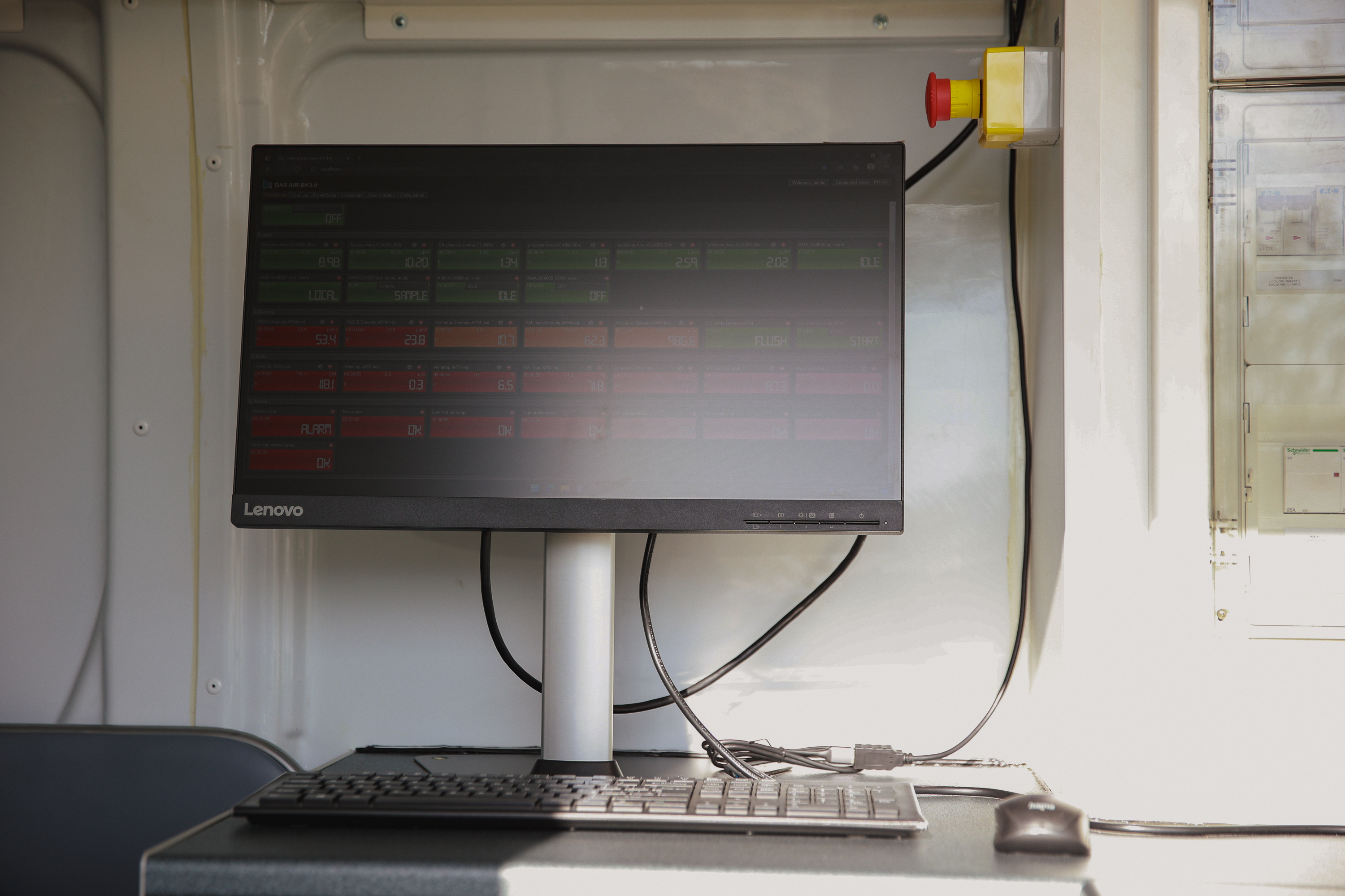 Reacția autorităților de mediu din Prahova la poluarea din Valea Călugărească: APM testează aerul lângă stația de eliminare a deșeurilor periculoase din Pantazi