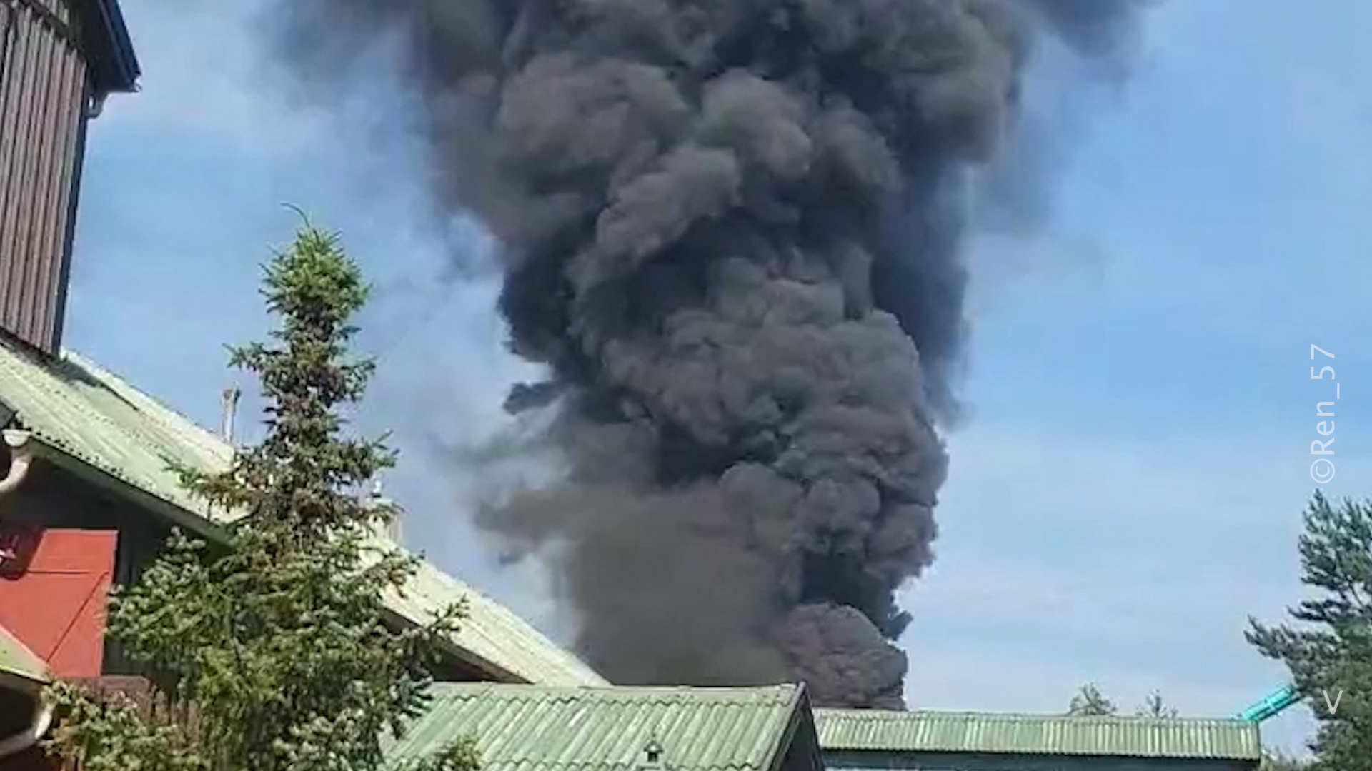 Incendiu uriaș în cel mai mare parc de distracții din Germania, Europa-Park. 25.000 de oameni au fost evacuați