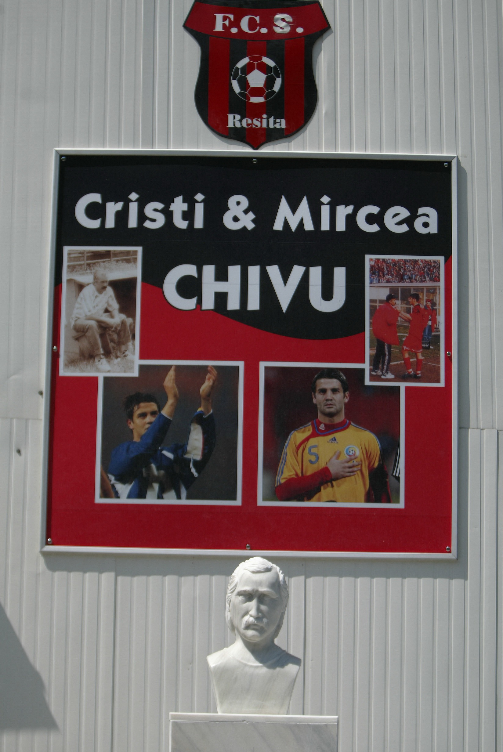 Imagini rare cu Cristi Chivu. Cum a fost băgat la „pușcărie”