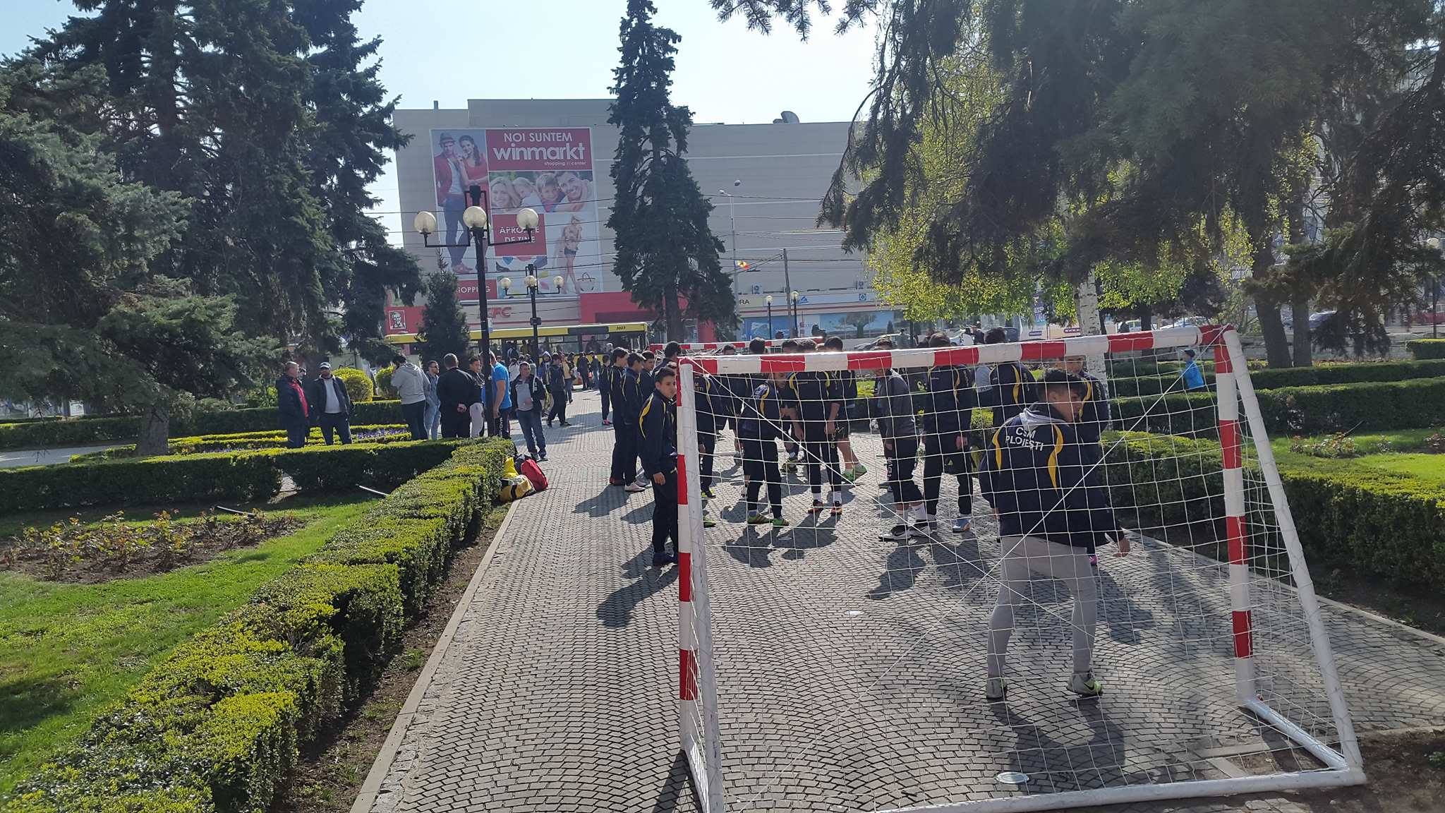 Sportivii de la CSM Ploiești s-au antrenat în fața Primăriei. Proteste după ce Consiliul Local a sistat plata sumelor destinate pregătirii