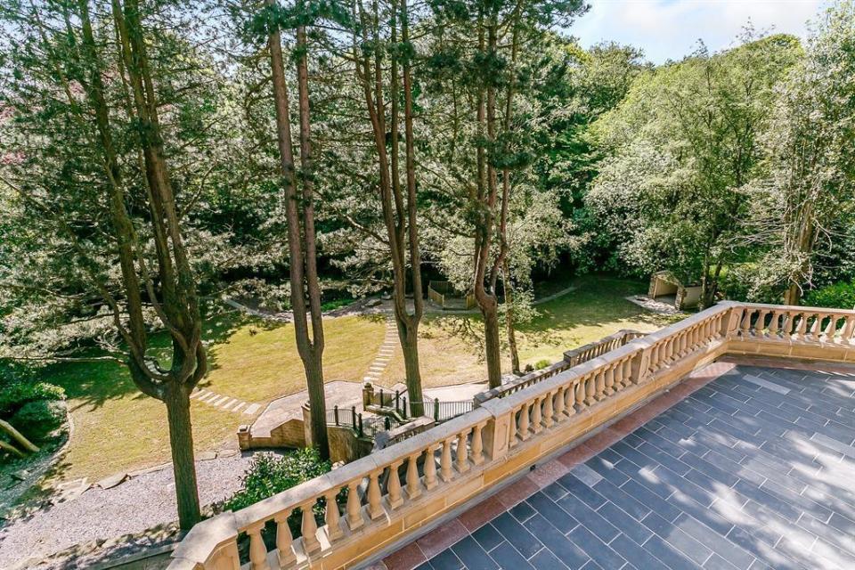 FOTO | Uite ce secret uriaș ascunde această casă. Din față arată ca un bungalou