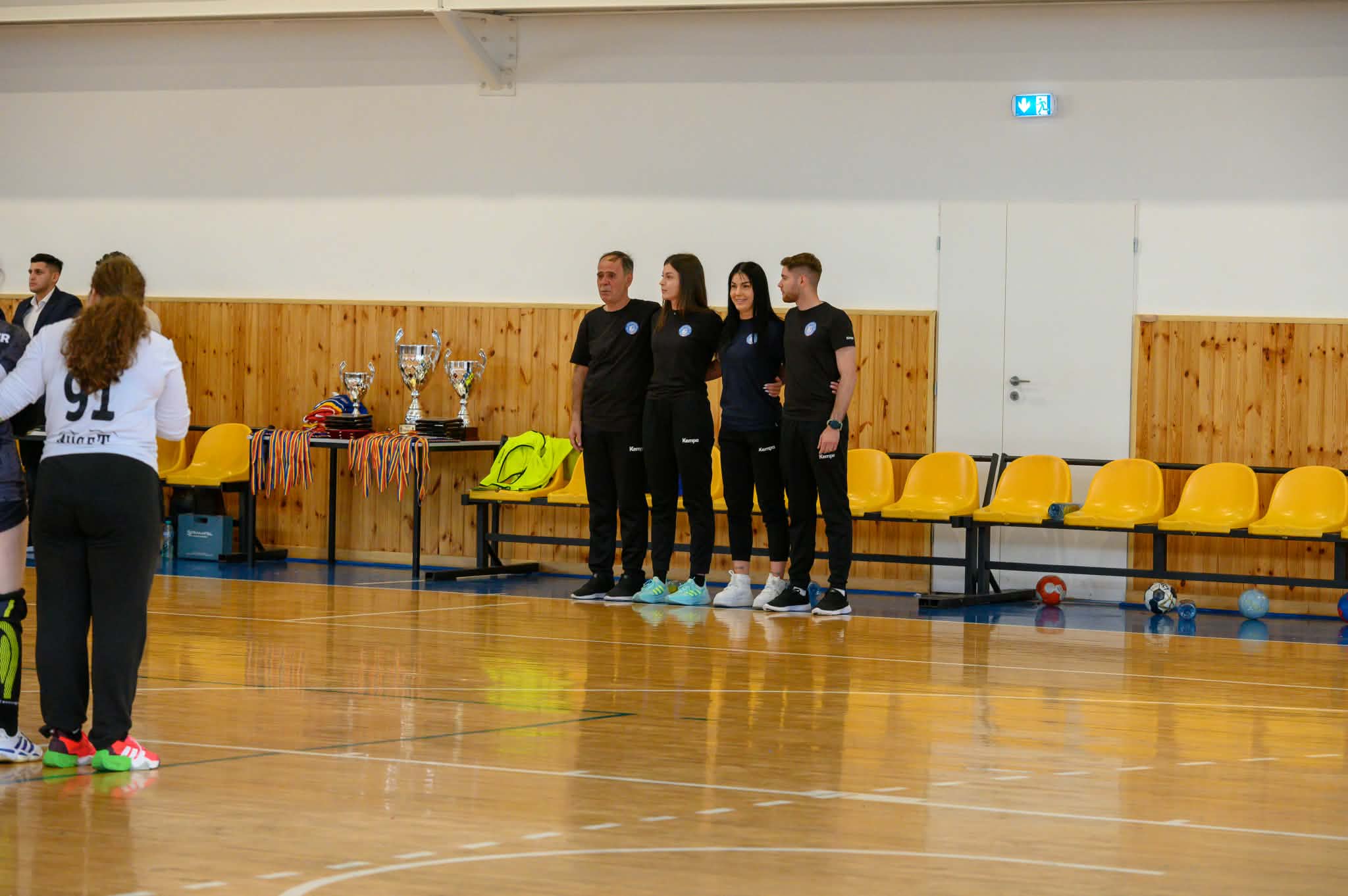 Cum a ajuns o tânără antrenoare de handbal să câștige titlul de campioană a României alături de Kids Tâmpa Brașov: „Reprezintă toate momentele în care am fost aproape să renunț, toate lacrimile”