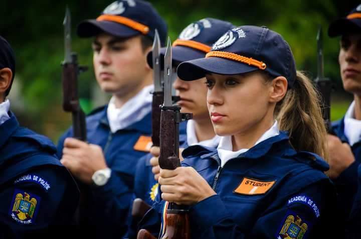REPORTAJ/ Gabriela Moise este șefă de promoție și va îmbrăca în curând haina de jandarm: "Nu-mi place să-mi planific viitorul în detaliu, ci să mă surprindă"