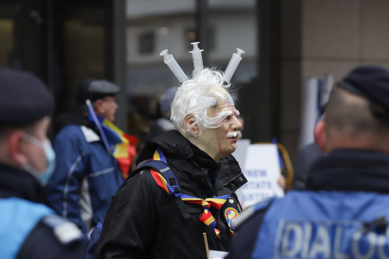 Protest în fața Ministerului Sănătății împotriva măsurilor anti-COVID. Manifestanții îi cer demisia lui Rafila