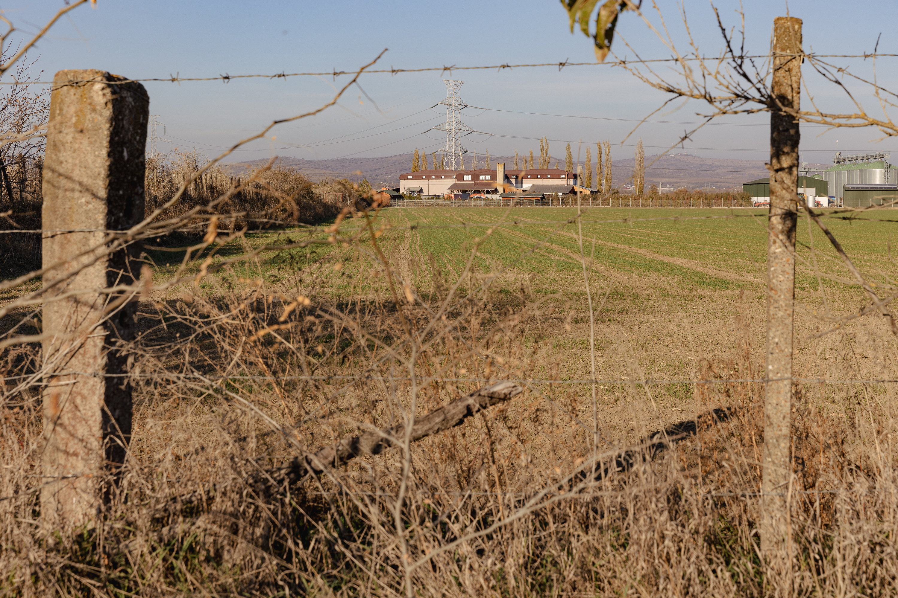 Cernobîlul de la Valea Călugărească, Prahova. Prefectul Emil Drăgănescu suspendă interdicția dată de autoritățile locale privind depozitarea de deșeuri periculoase în comună