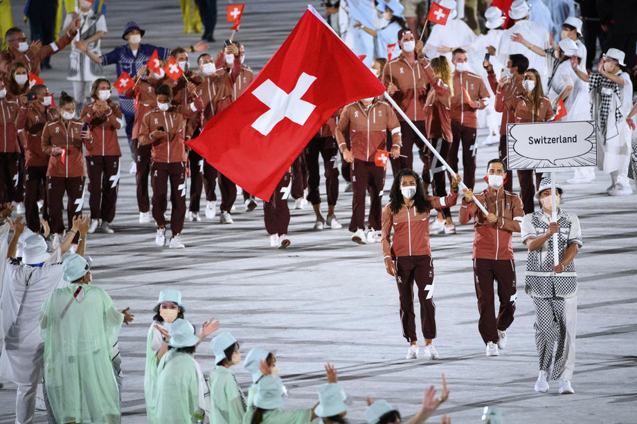Jocurile Olimpice au început azi la Tokyo. România a schimbat portdrapelul, înainte de ceremonia de deschidere