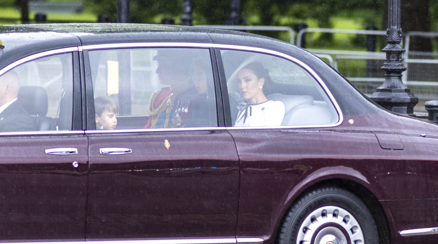 Kate, prima apariție publică de când a anunțat că suferă de cancer. Prințesa de Wales, alături de familie la o paradă