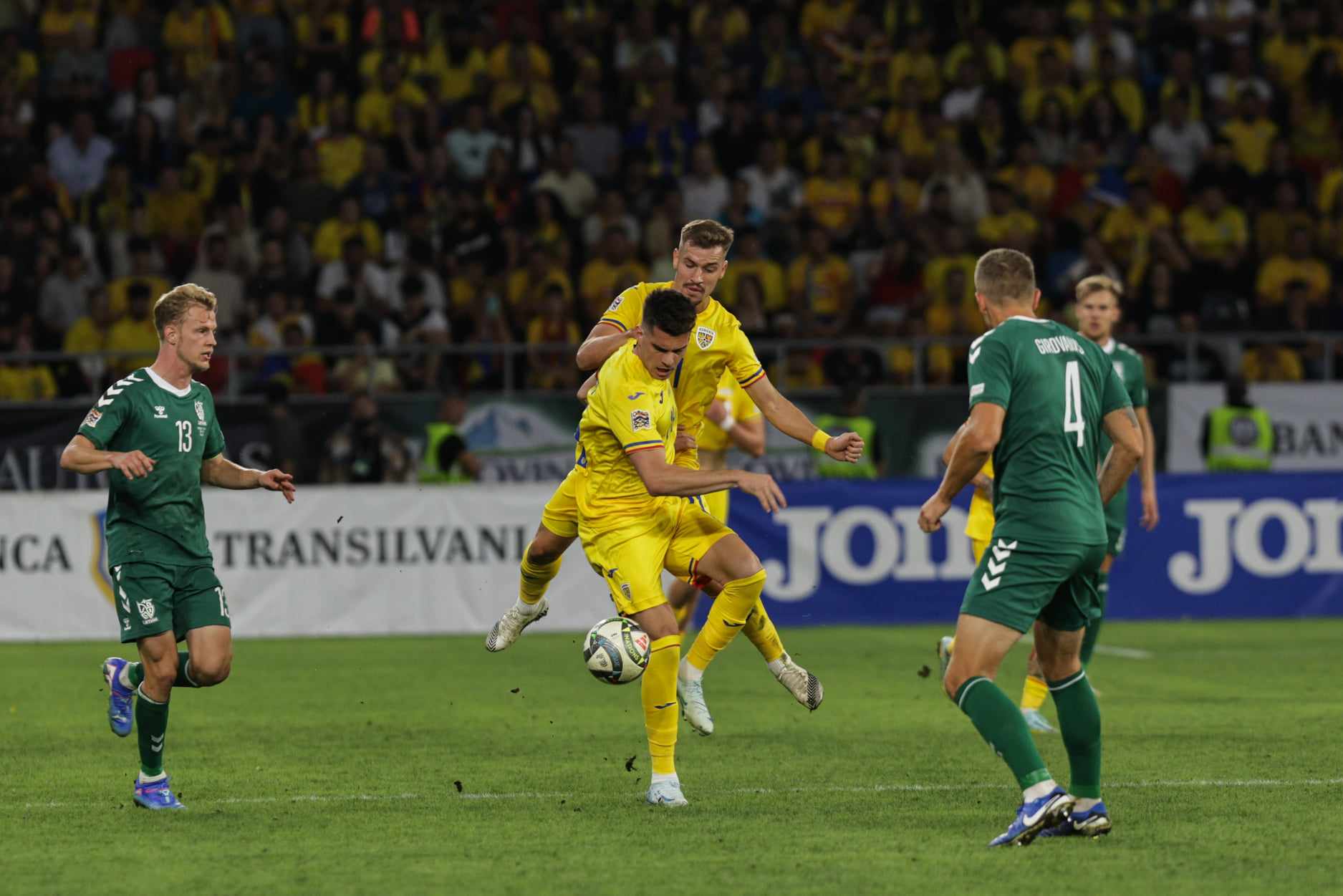 România - Lituania 3-1, în Liga Națiunilor. Schimbările lui Mircea Lucescu au adus victoria. VAR ne-a salvat de două ori