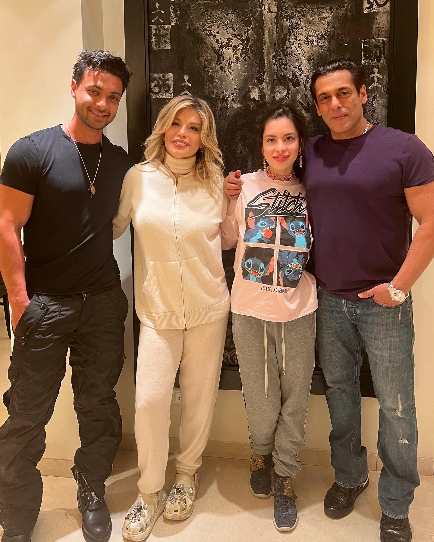 Loredana Groza, acasă la Iulia Vântur și la Salman Khan, în India. Cum s-au pozat împreună: „Casa voastră este atât de primitoare”