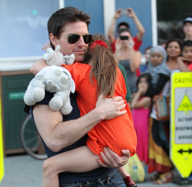 Suri Cruise, transformată total la 17 ani. Ce pensie alimentară plătește Tom Cruise pentru fiica lui