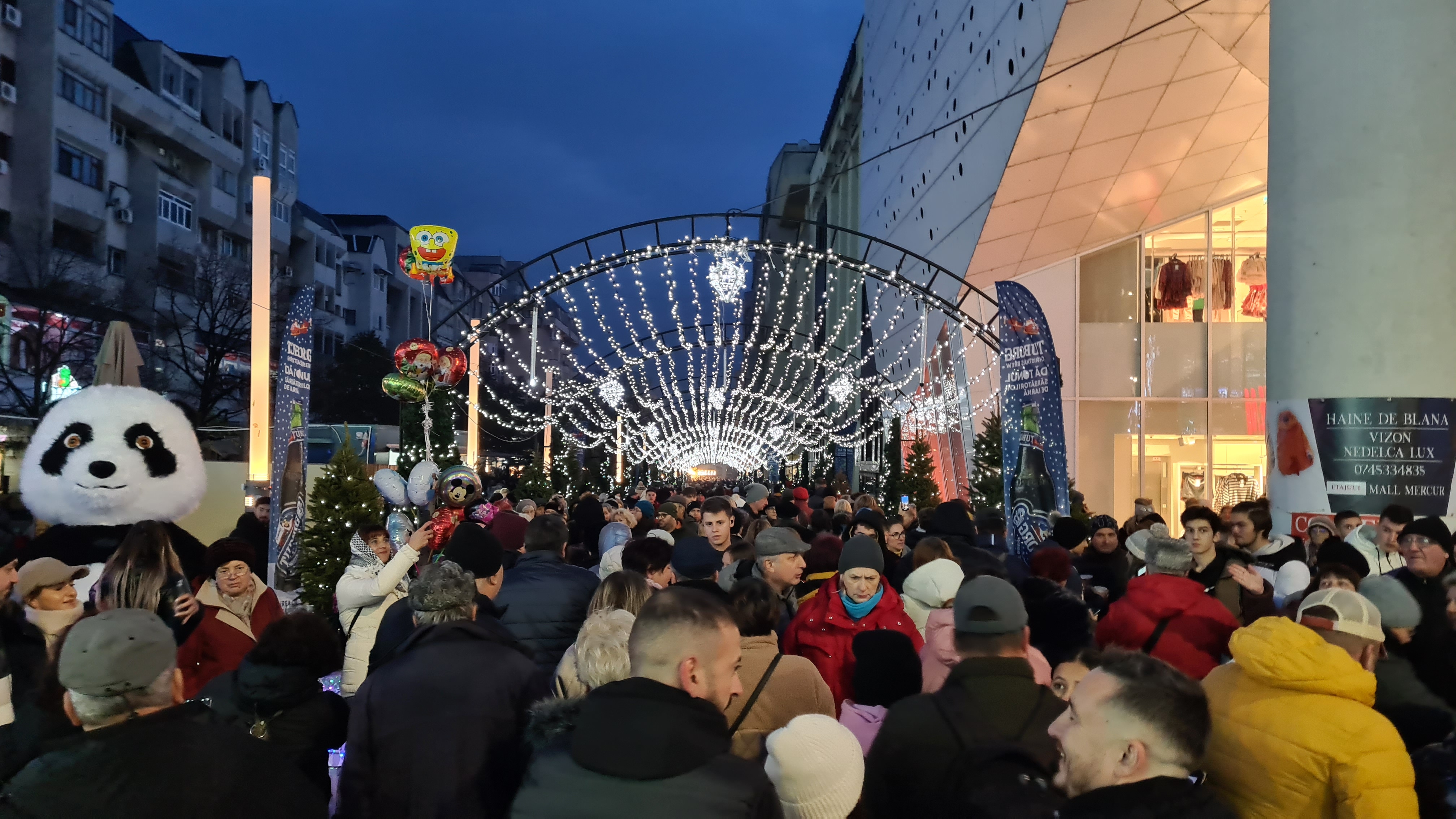 REPORTAJ. Am vizitat Târgul de Crăciun de la Craiova, declarat unul dintre cele mai frumoase din Europa. Ce merită văzut și ce trebuie evitat