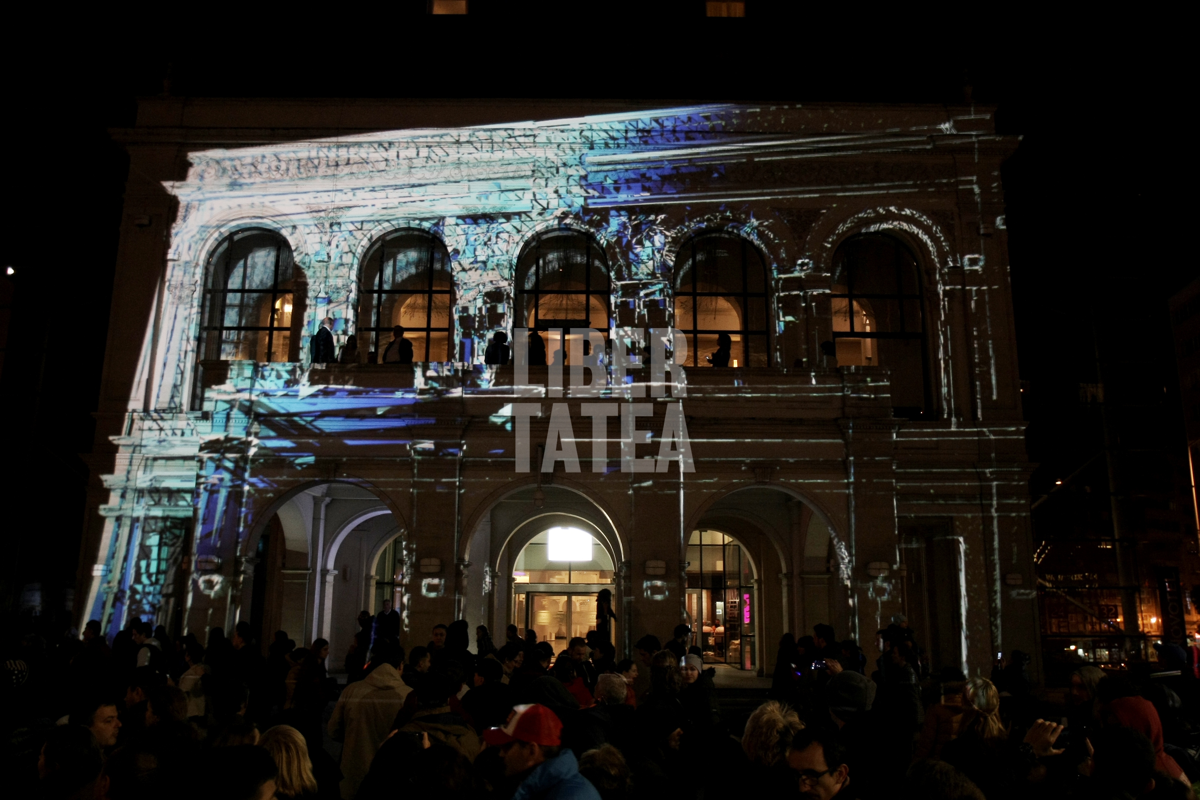 Spotlight 2017. Mii de oameni, fascinați de spectacolul de lumini și sunet din centrul Bucureștiului