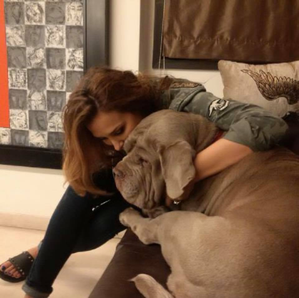 Imaginile care îi dau de gol pe Iulia Vântur și Salman Khan. Degeaba se ascunde românca | FOTO