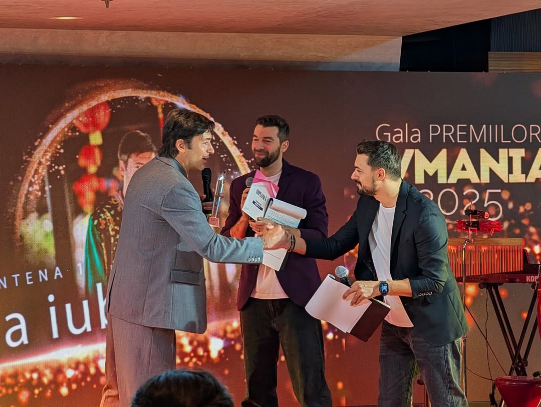 Moment inedit la Premiile TVmania: Shurubel și Bogdan Ciudoiu de la PRO TV au oferit un premiu pentru „SuperNeatza cu Răzvan și Dani”, emisiune de la Antena 1