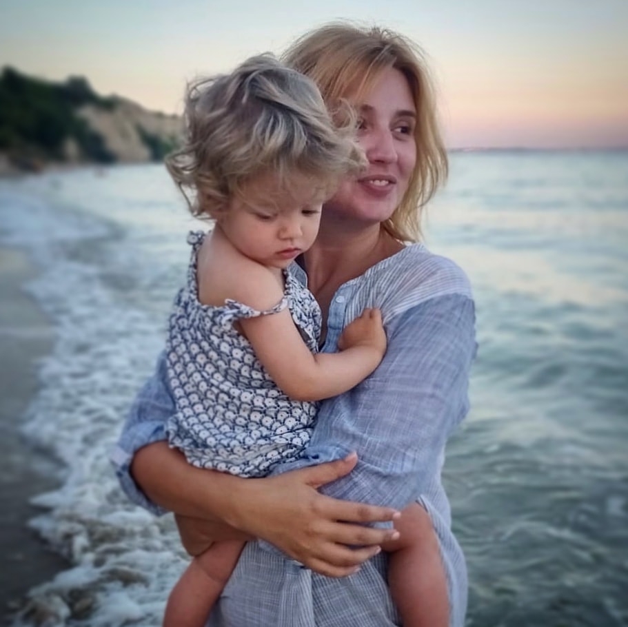 Ce fetiță frumoasă are jurnalista Sanda Nicola | FOTO