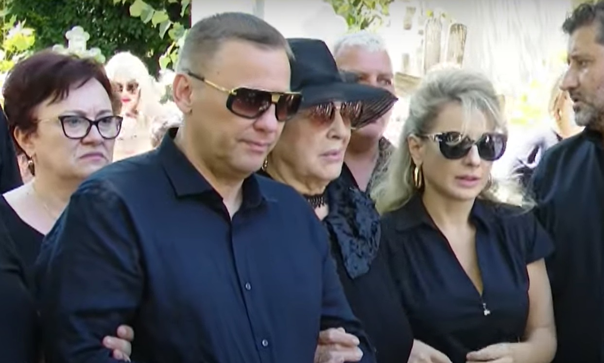 Imagini de la înmormântarea lui Ion Cernea. Susținută de copiii Ciprian și Irinuca, Irina Loghin și-a condus soțul pe ultimul drum cu onoruri militare
