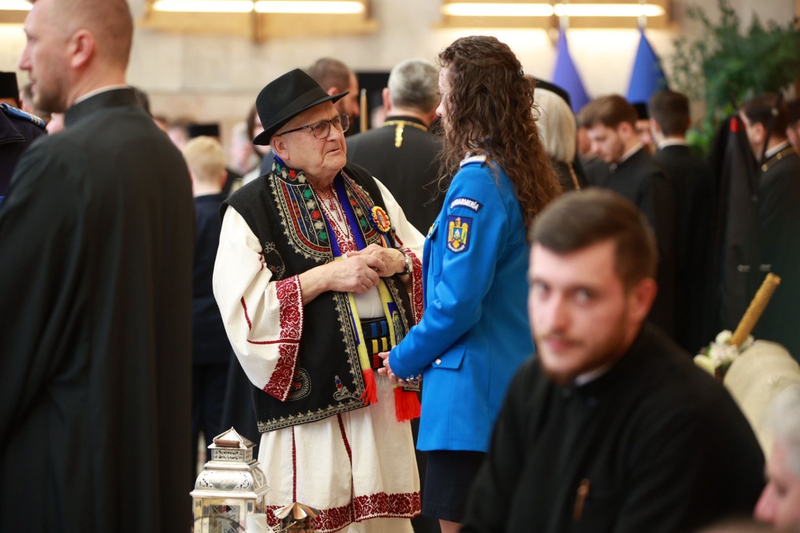 Sfânta Lumină de la Ierusalim a ajuns în România: „Este semnul că iubirea lui Dumnezeu nu moare niciodată”