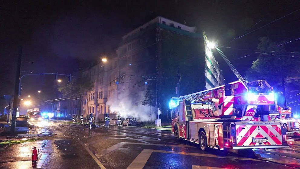 Trei morți și 16 răniți, într-o explozie la parterul unui bloc din Dusseldorf: „Parcă a fost o bombă!”