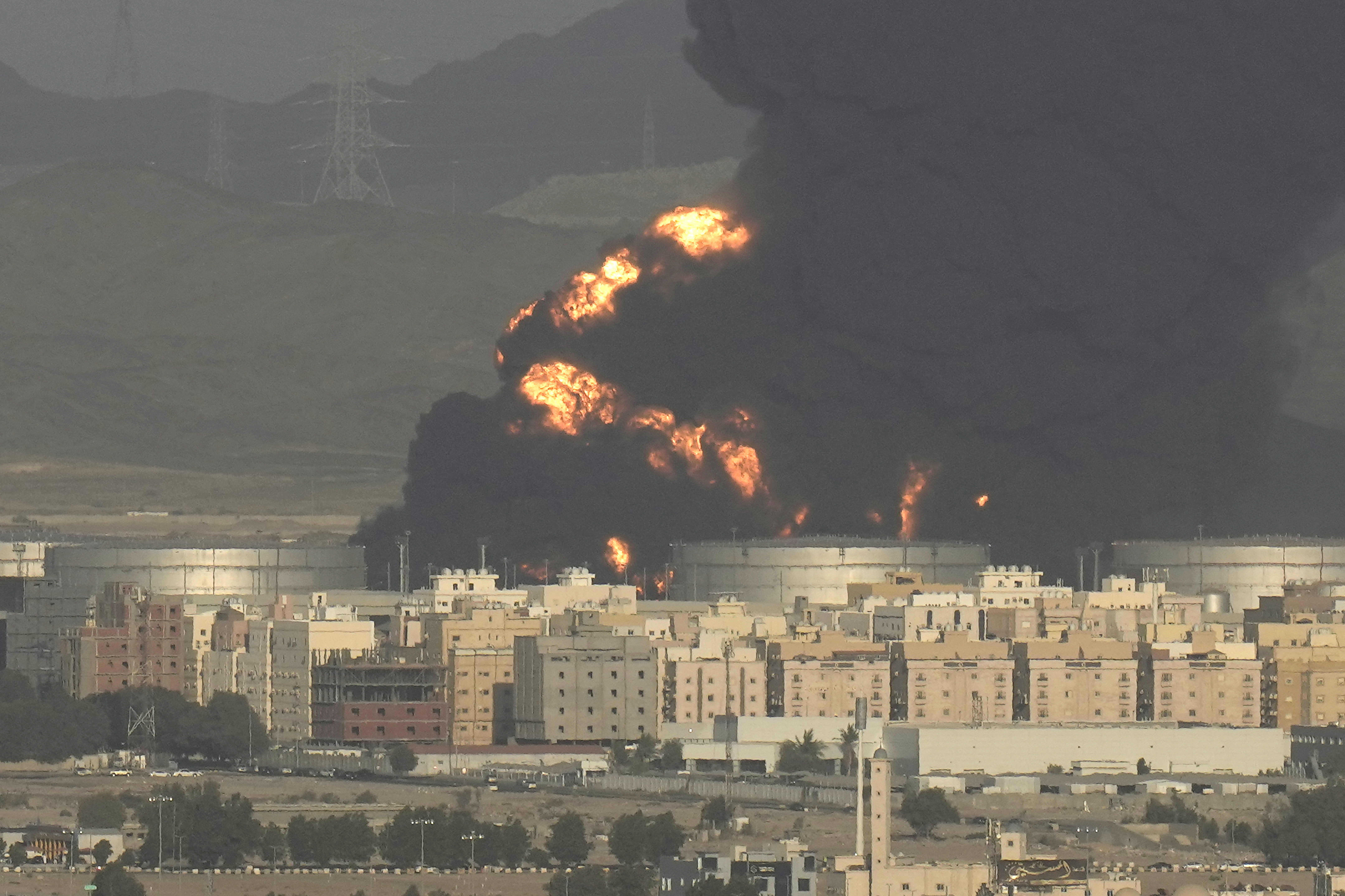 Breaking: hatalmas robbanás rázta meg a Forma-1 Szaúdi Nagydíjának pályája  melletti olajfinomítót – Kiderült, terrorakció történt - Sportal.hu