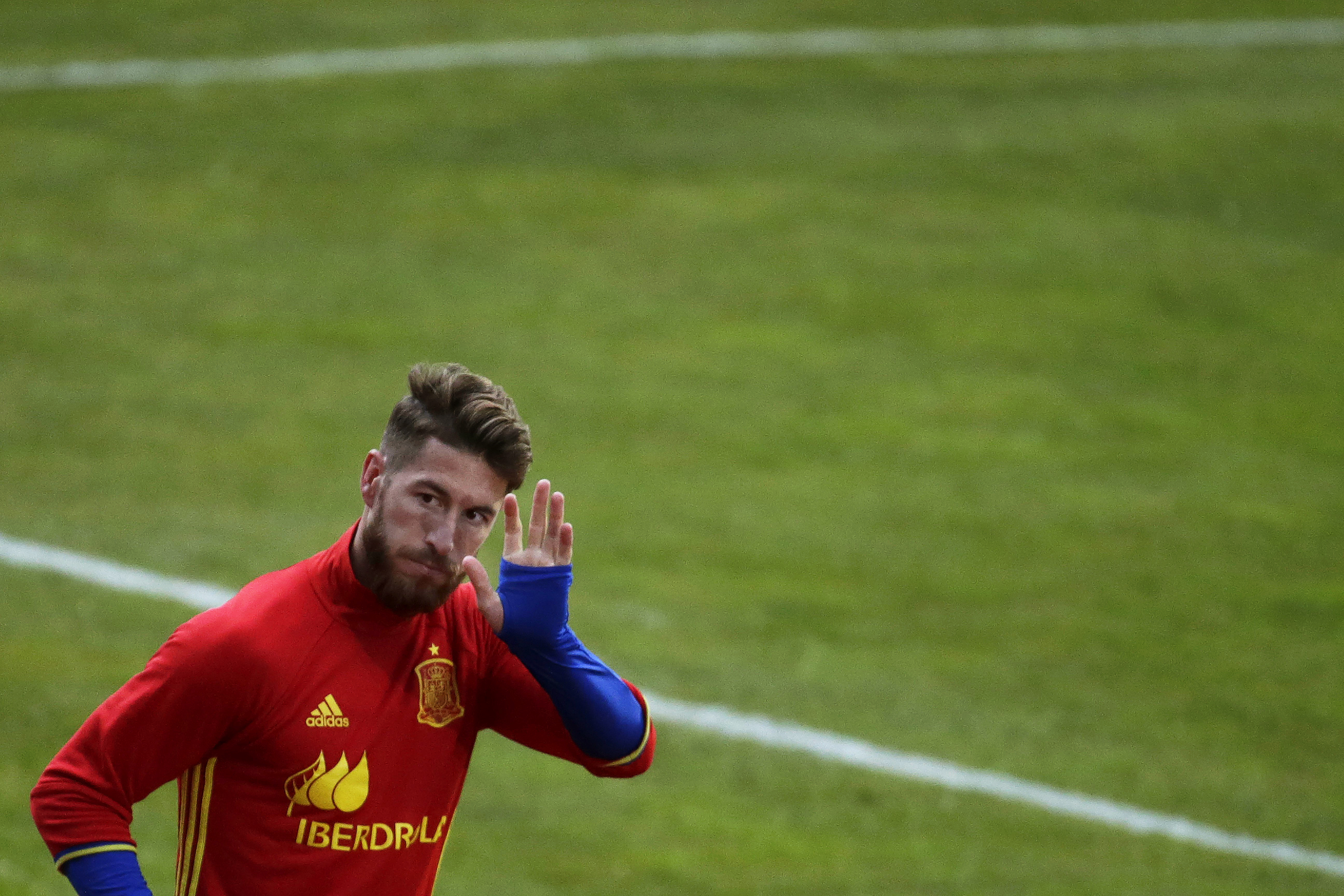 Spania vine la Cluj fără Sergio Busquets. Mijlocașul Barcelonei și-a fracturat un deget de la mână. Imagini inedite din cantonamentul campioanei europene și mondiale / GALERIE FOTO&VIDEO