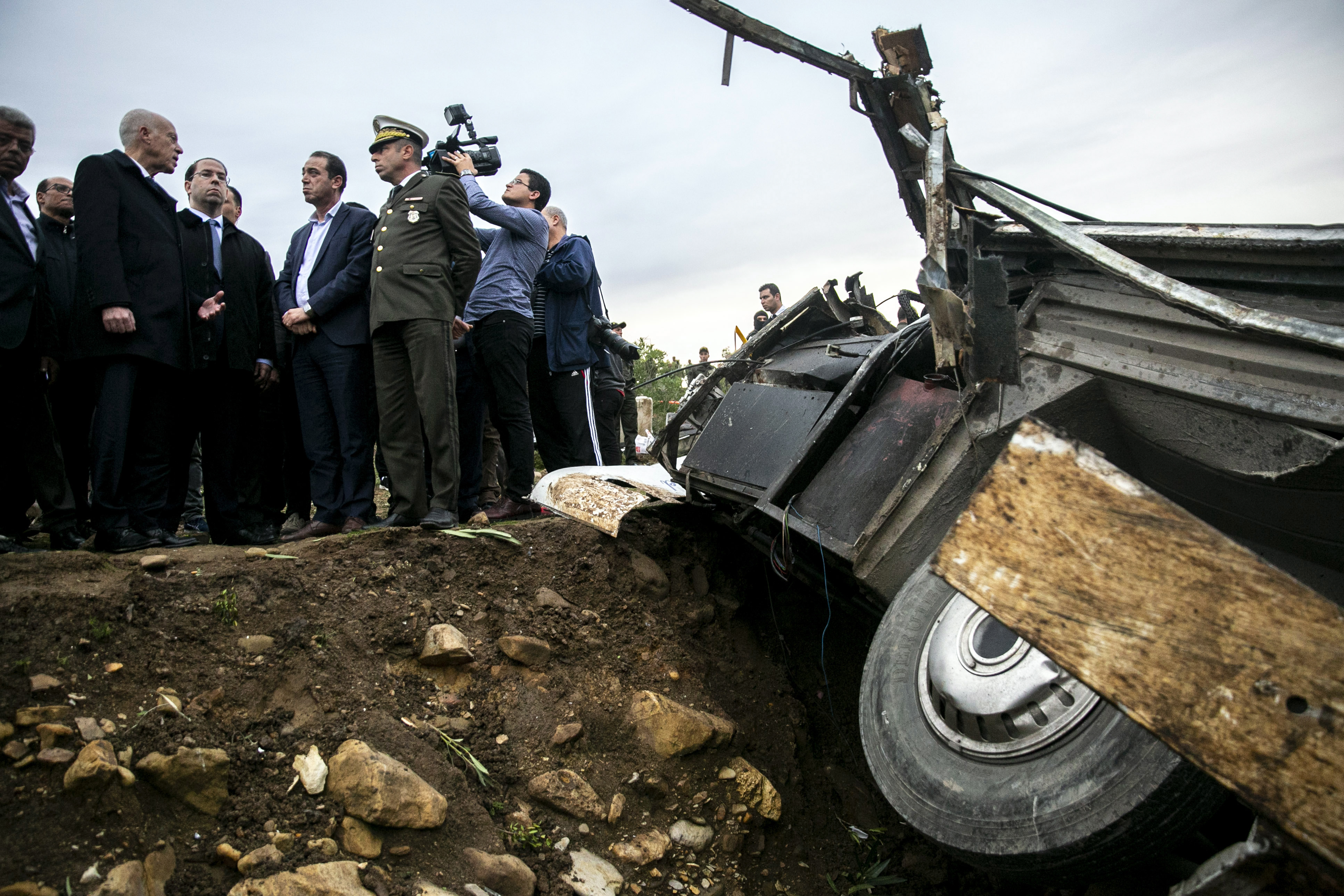Un autocar cu peste 40 de pasageri la bord a căzut într-o râpă, în Tunisia. Cel puțin 24 de oameni au murit