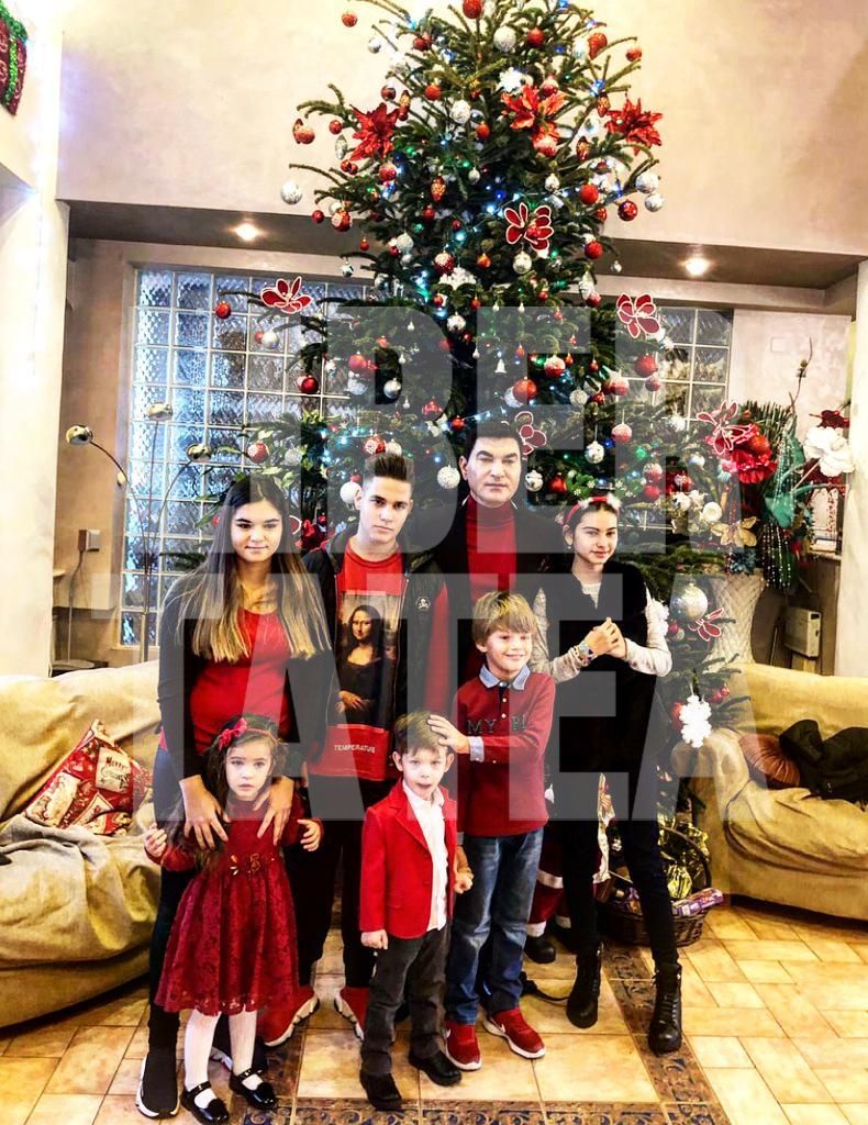 EXCLUSIV | Primele fotografii cu clanul Borcea! De sărbători, omul de afaceri și-a strâns laolaltă cei șapte copii pe care îi are cu patru femei!