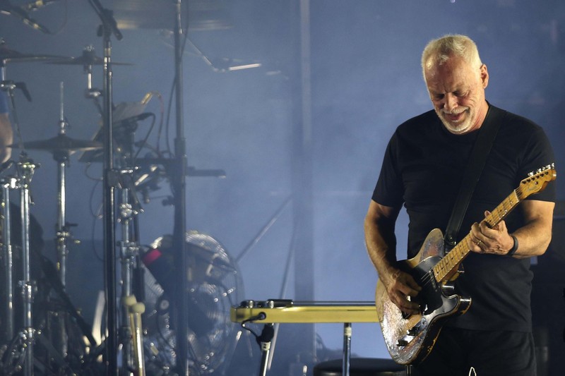 Legendarul chitarist al Pink Floyd, David Gilmour, încearcă să-și vândă casa de 10 milioane de lire pe care nu o deține
