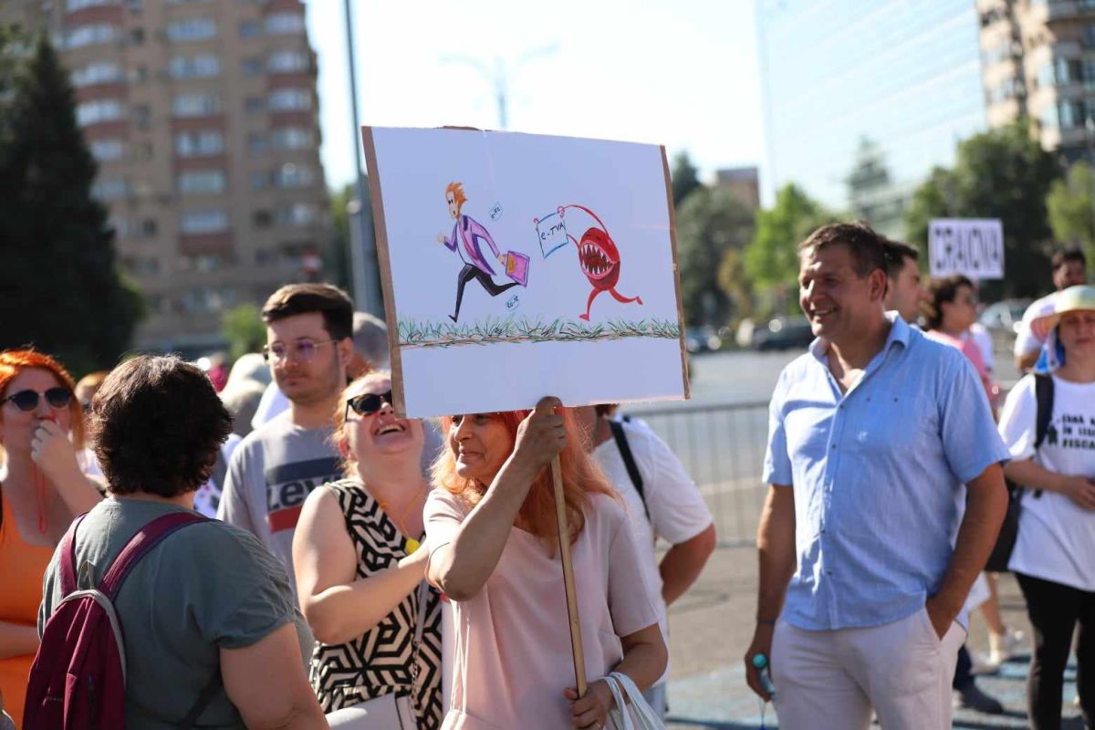 Protest al contabililor și economiștilor în București. Ministrul Boloș, după discuții: „Cea mai importantă concluzie este că vom mai dialoga”