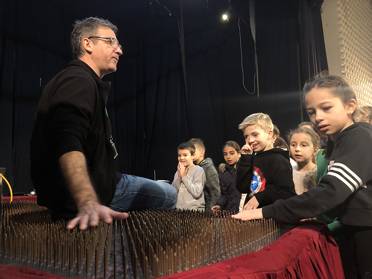 VIDEO&FOTO/ Muzeul Iluziilor din Timișoara, locul în care poți să levitezi sau să testezi patul de cuie