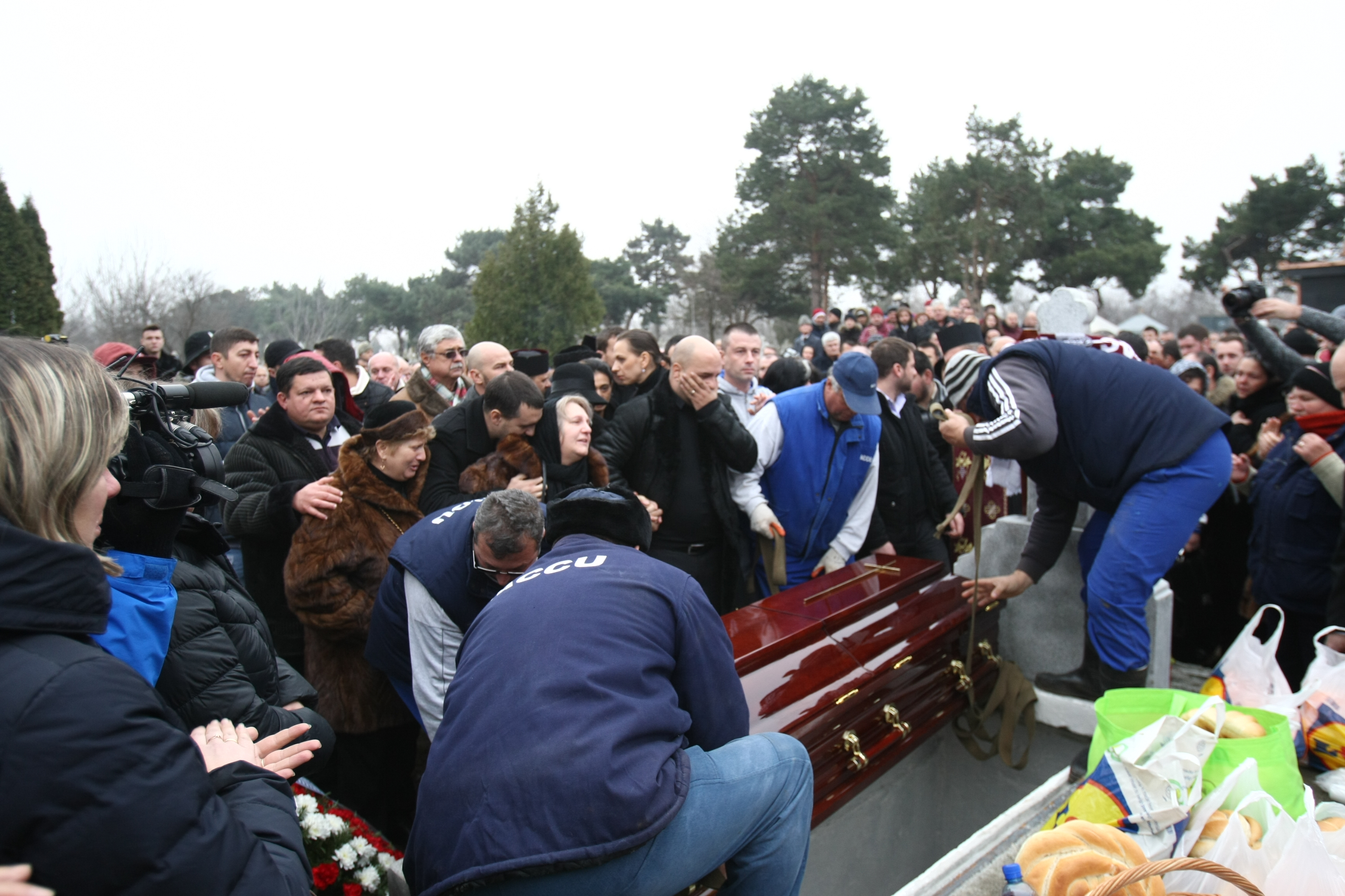Imaginile DURERII de la înmormântarea lui Nae Manea! Discursul lui Vadim
