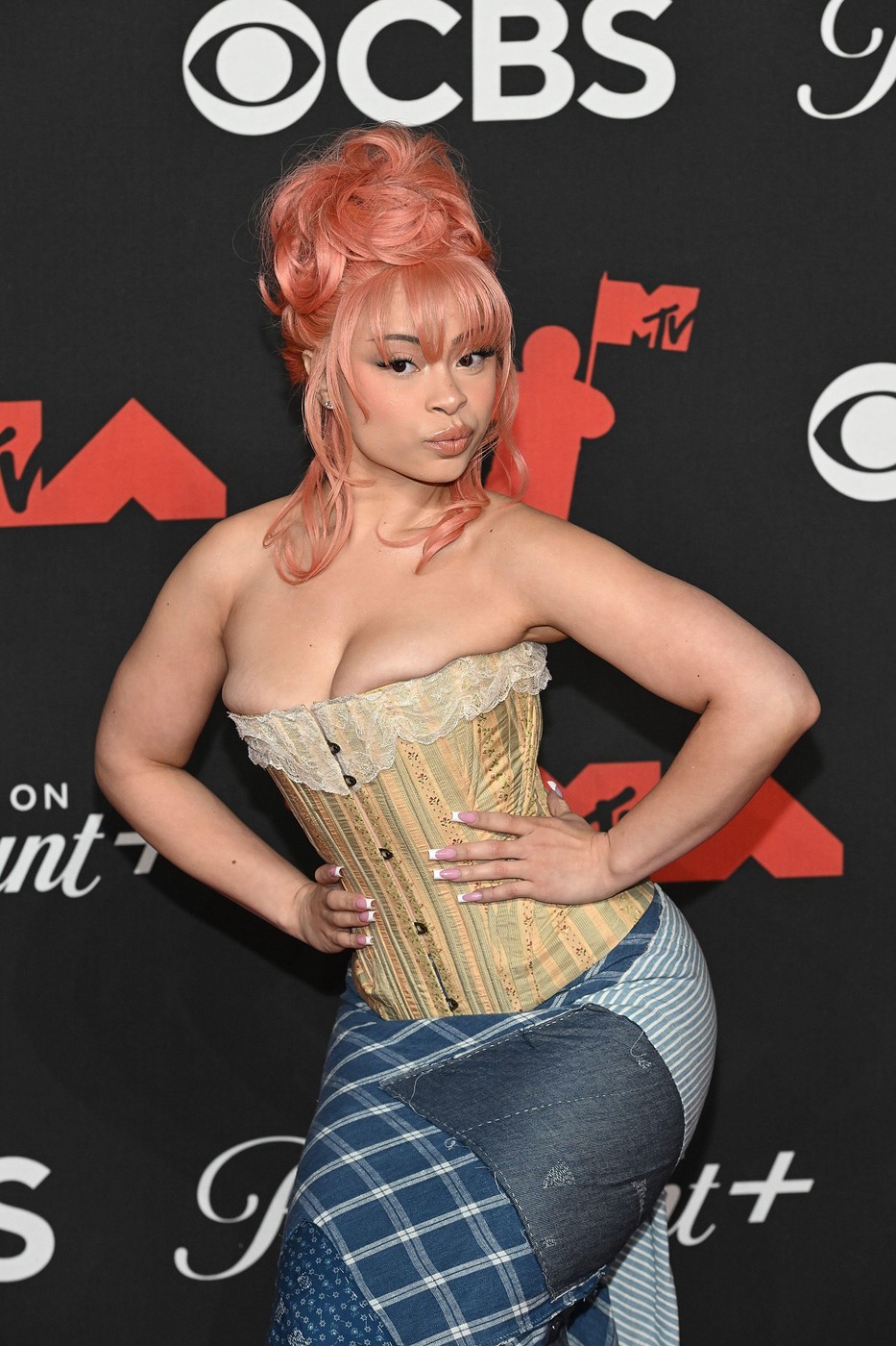 Vedete la MTV Video Music Awards 2025. De la rochii transparente la coafuri avangardiste, starurile au impresionat
