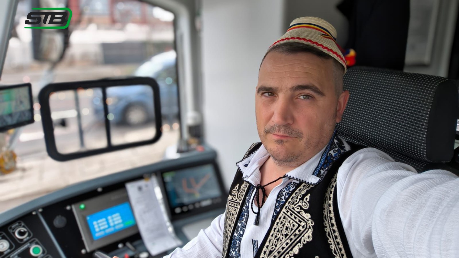 Tramvaiul Tricolor circulă în București pe linia 41. „Arborăm cu mândrie drapelul țării!”