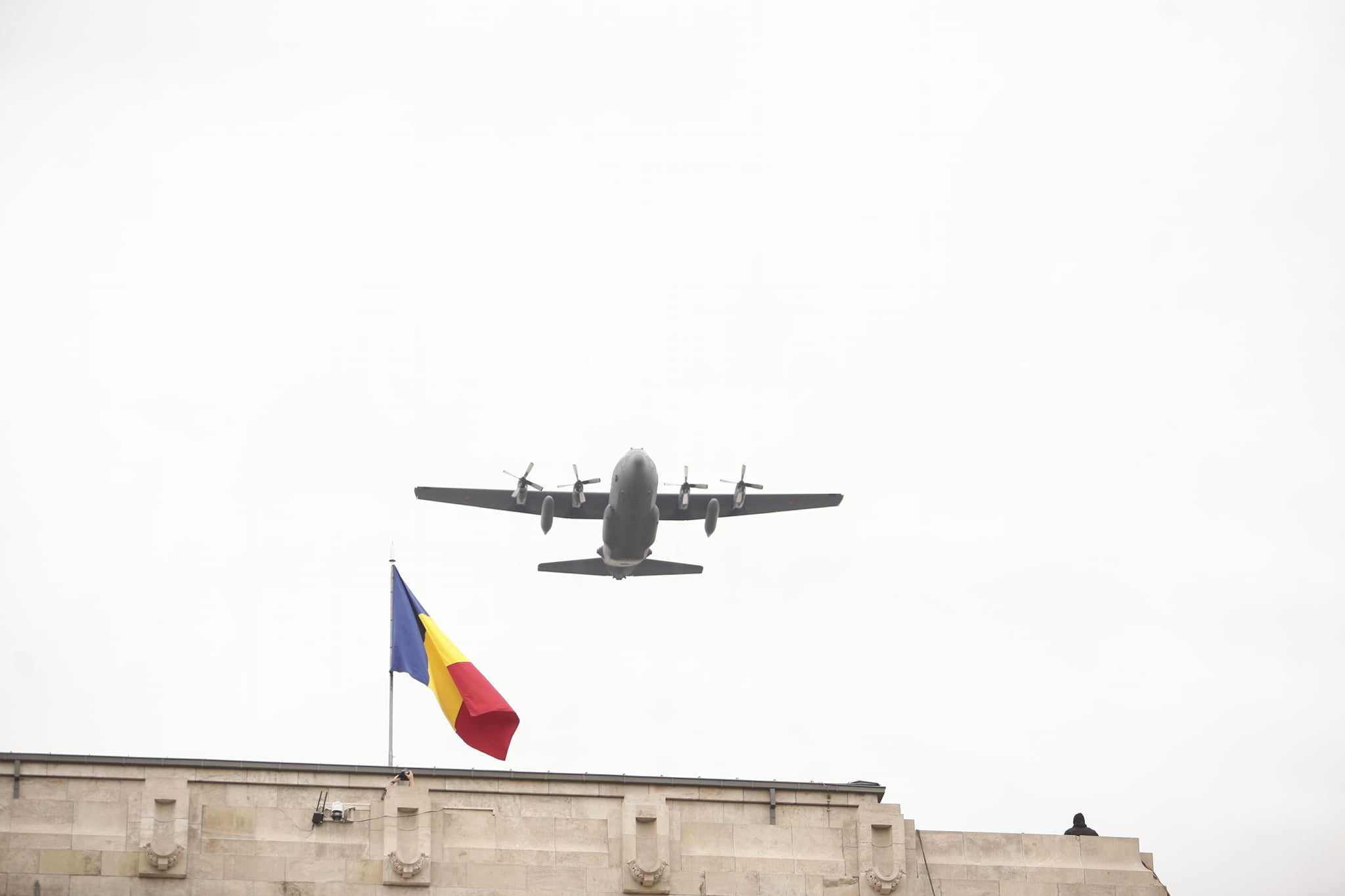 Parada de 1 decembrie 2023 din București. Peste 2.400 de militari, avioane F-16 și Eurofighter au defilat în fața a circa 100.000 de persoane