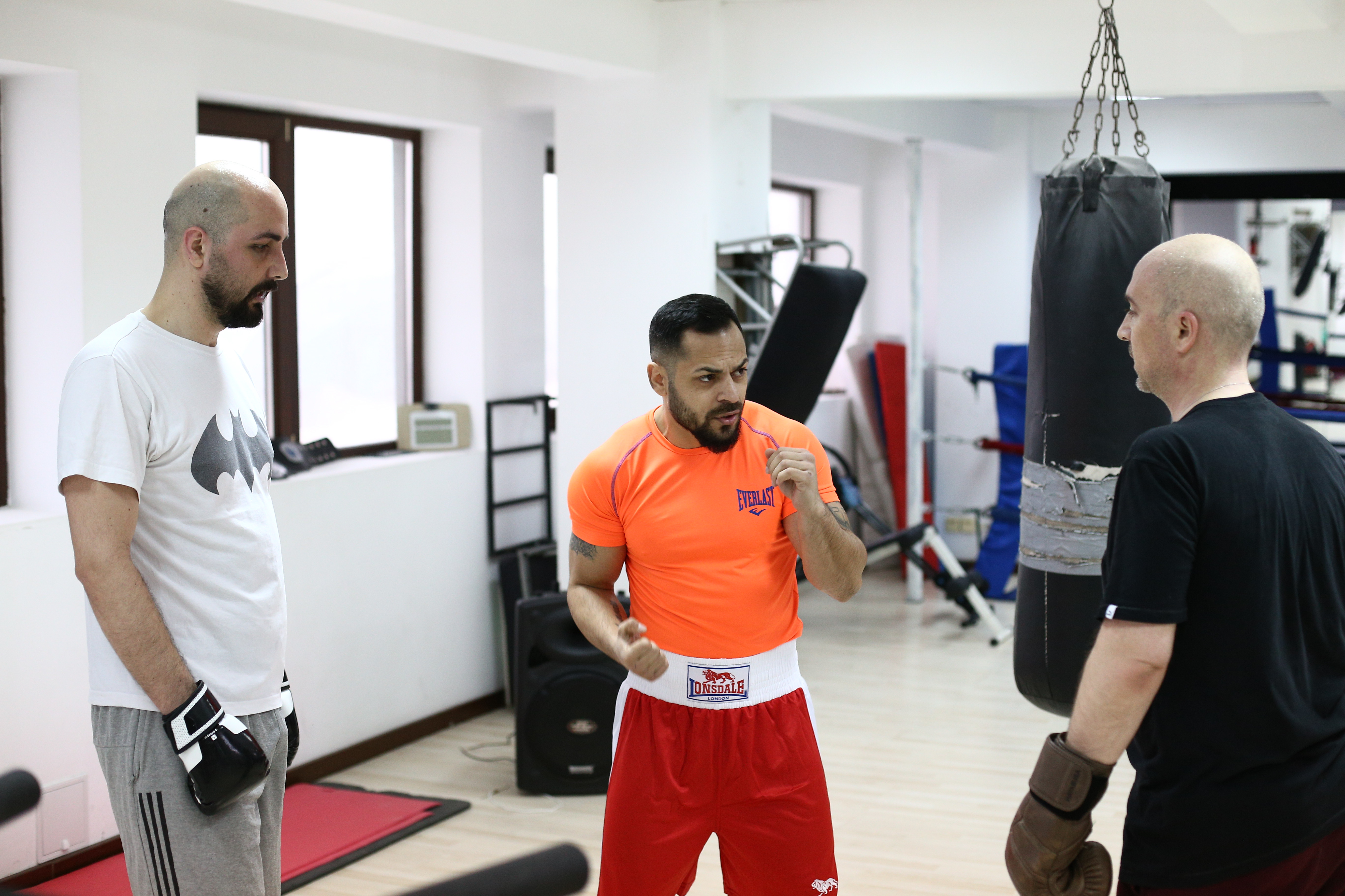 Robert Cristea promite show la gala de box profesionist de la Oradea. Își apără titlul național la semimijlocie: ”Mă bat cu oricine” | FOTO&VIDEO