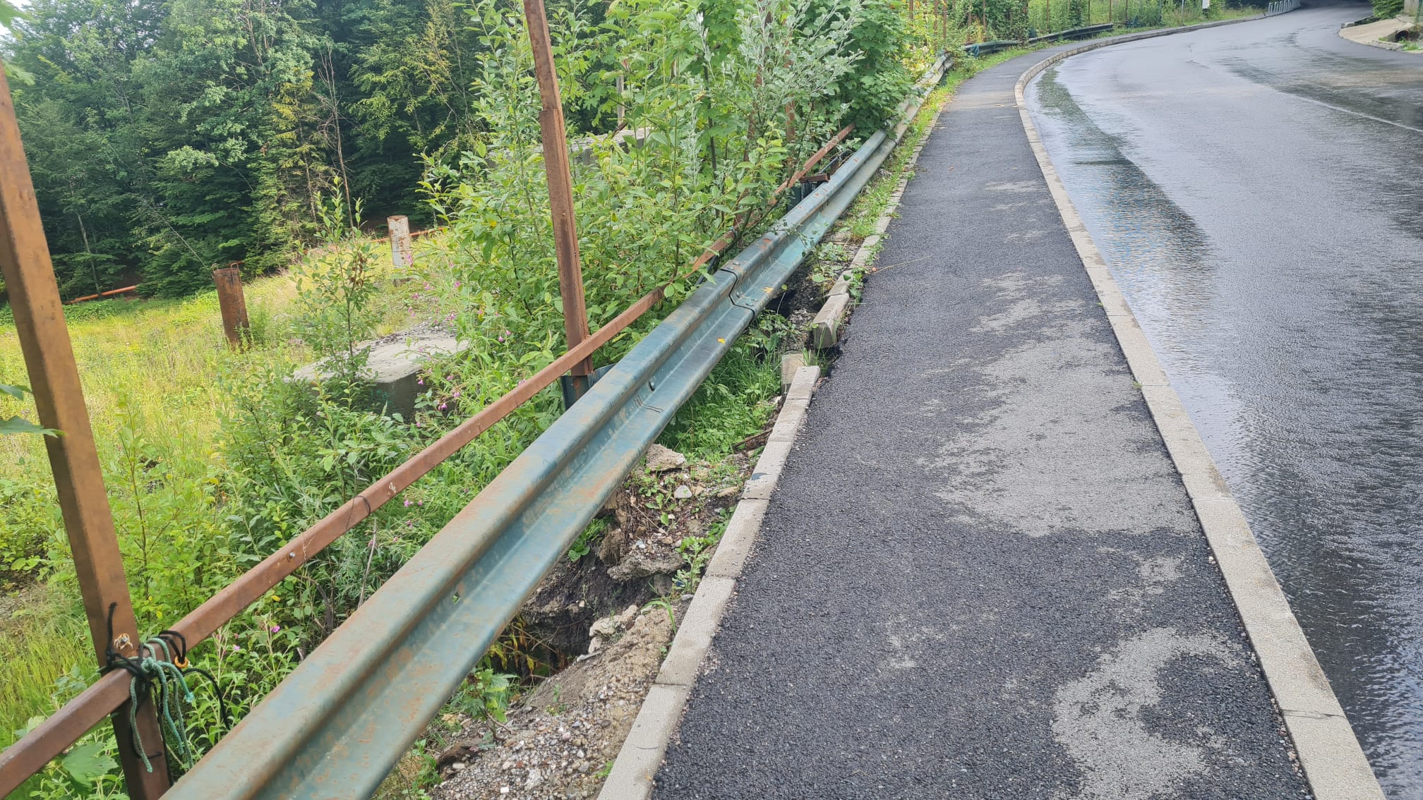 Proiectul Nordis Sinaia, unde un apartament era vândut cu peste 470.000 de euro, a rămas doar o groapă abandonată printre buruieni. Ce spun autoritățile din oraș