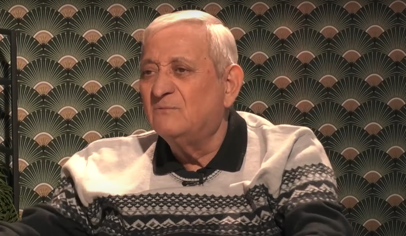 Ce mai face nea Sandu Cocoșatu’, legenda vie a micilor românești. Unde a ajuns să facă grătare în prezent: „N-au răbdare”