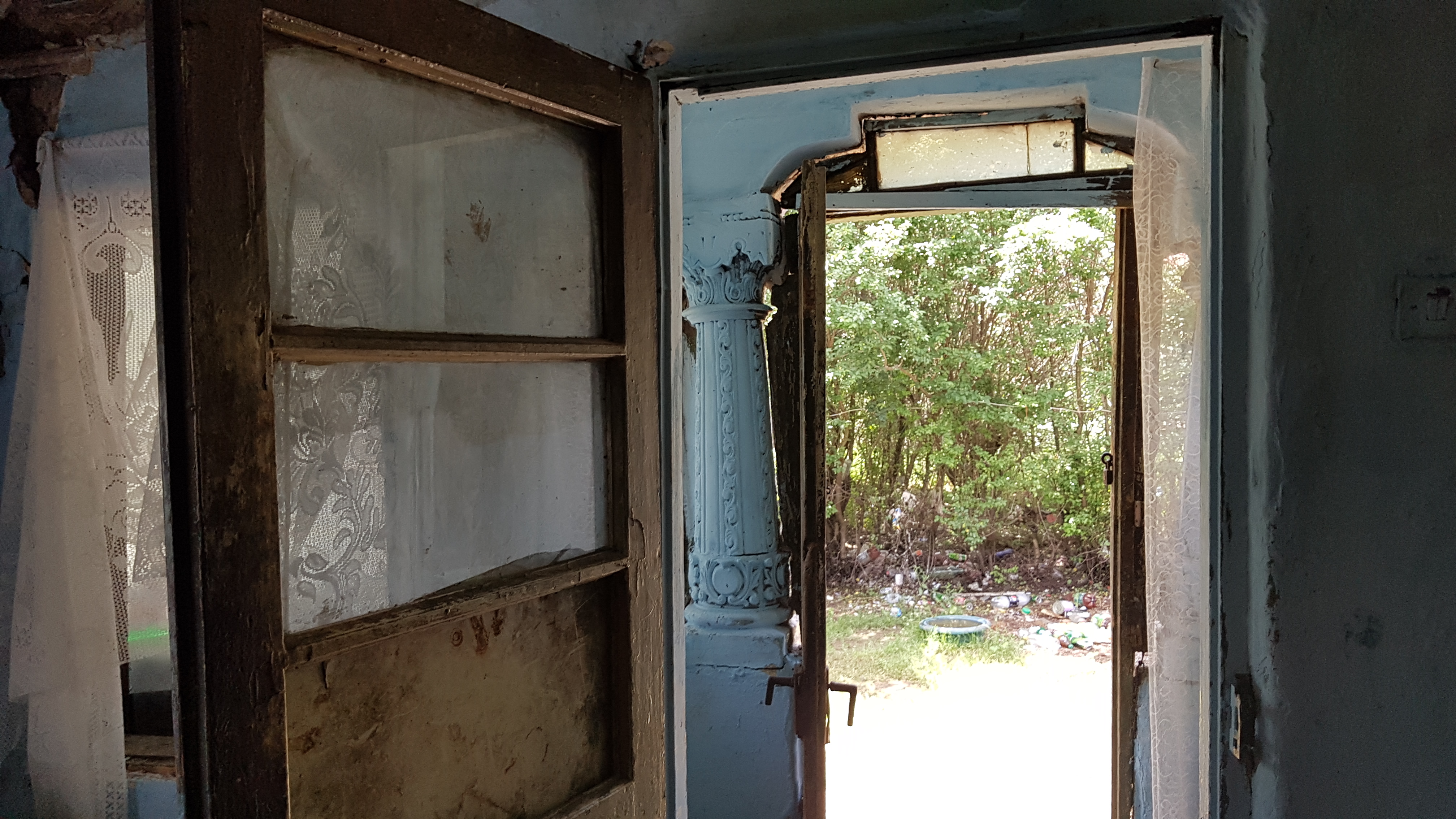 Darul unor săteni din Dâmbovița și al unei asociații pentru un bărbat invalid, cu un fiu bolnav, care trăiește din 142 de lei pe lună: îi vor reconstrui casa