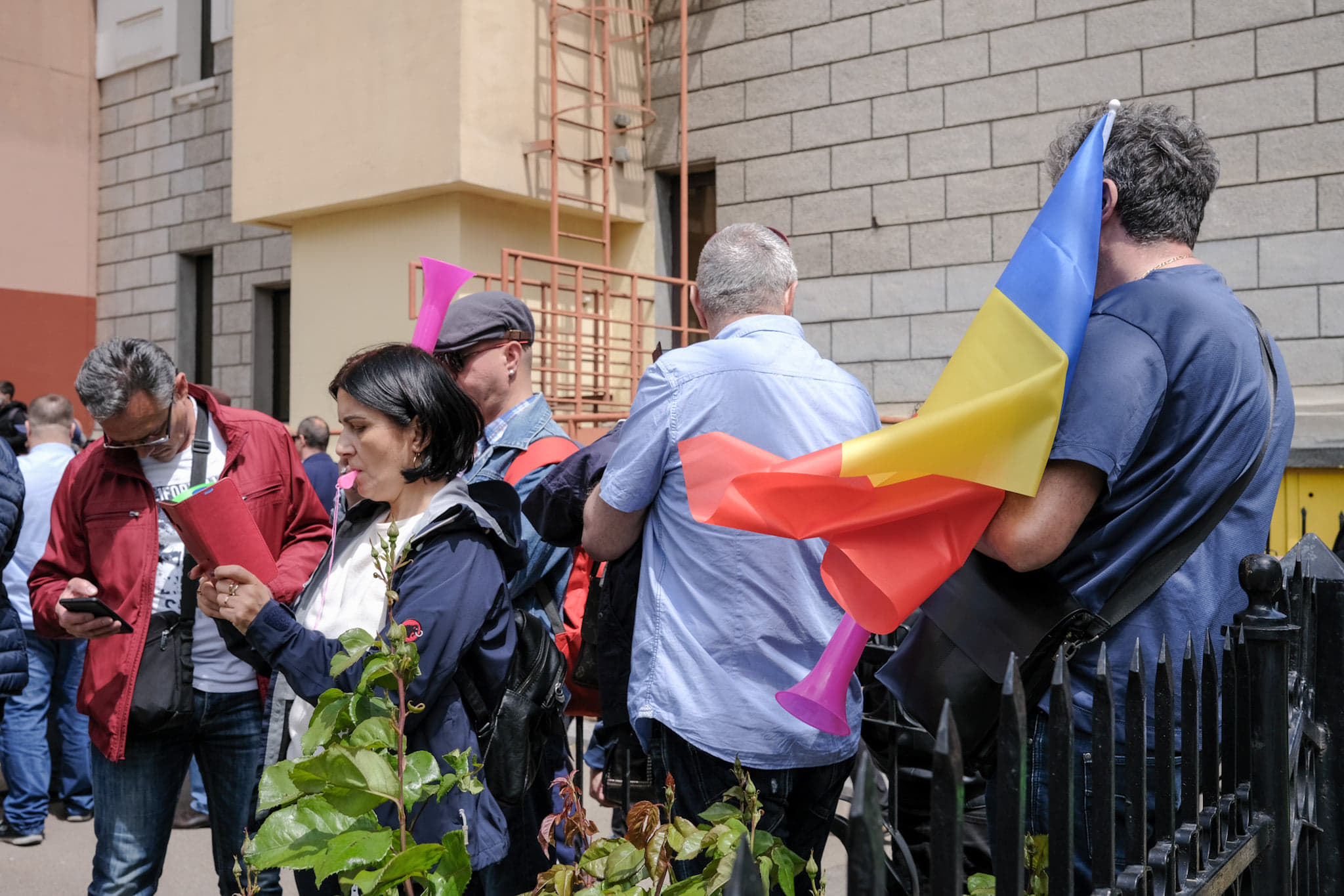 Protest STB, în București: „Ați distrus familiile noastre pentru interesele voastre”. George Simion, președintele AUR, prezent la miting