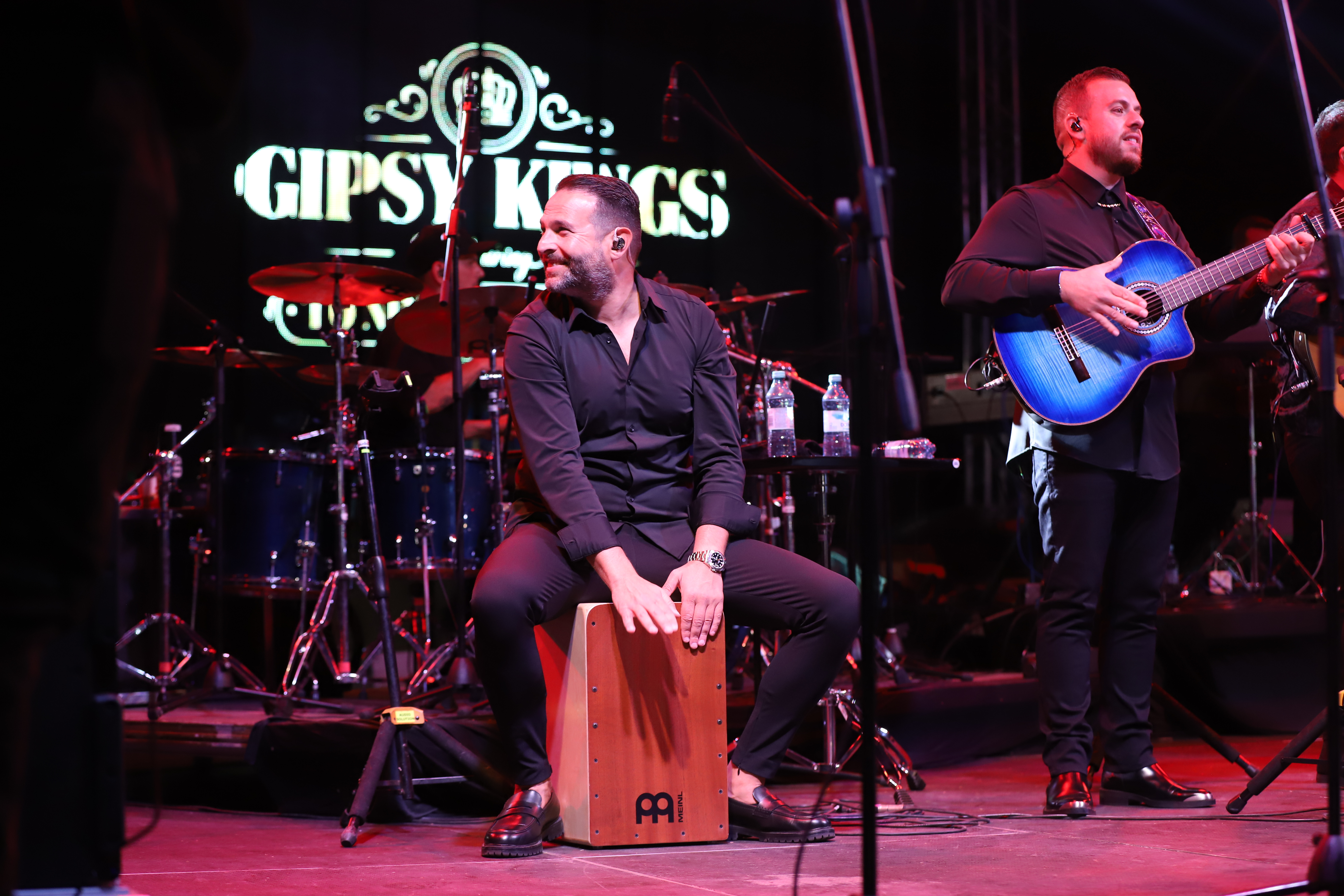 Seară latino la Festivalul Borșului Lipovenesc din Jurilovca. Concertul Gipsy Kings s-a prelungit cu un spectaculos foc de artificii: „România, I love you!” | FOTO REPORTAJ
