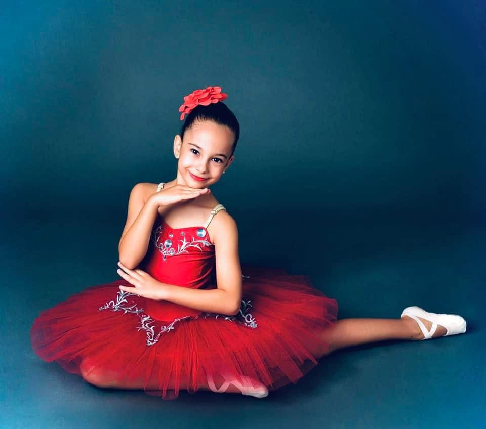 Povestea Antoniei Ursu, micuța balerină de 11 ani, calificată în finala Youth America Grand Prix din Texas. „În momentul în care încep să dansez, orice durere, orice gând sau emoție dispar, iar eu rămân doar cu muzica”