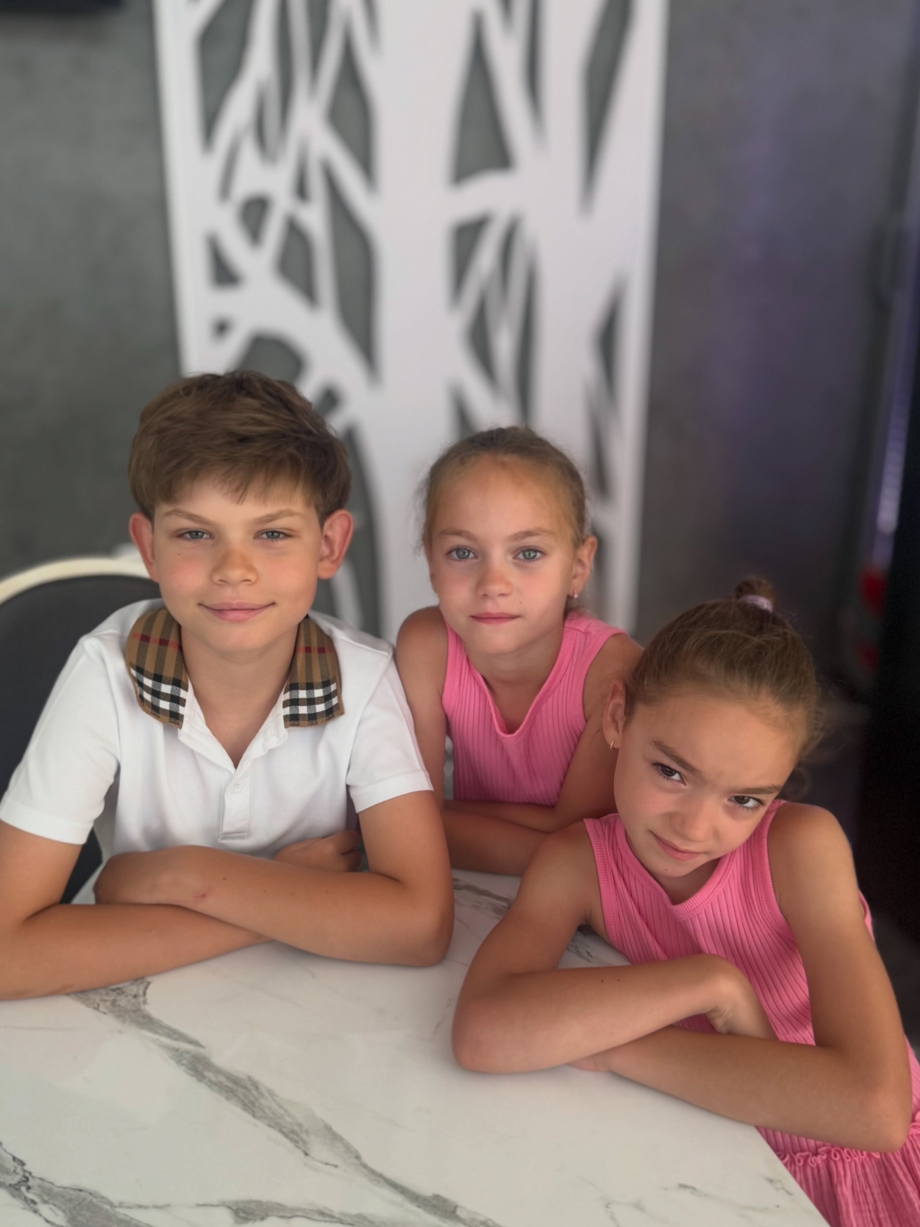 Cum au apărut Valentina Pelinel și Cristi Borcea, alături de copiii lor, în vacanța din Grecia. „Tot ce contează cu adevărat”