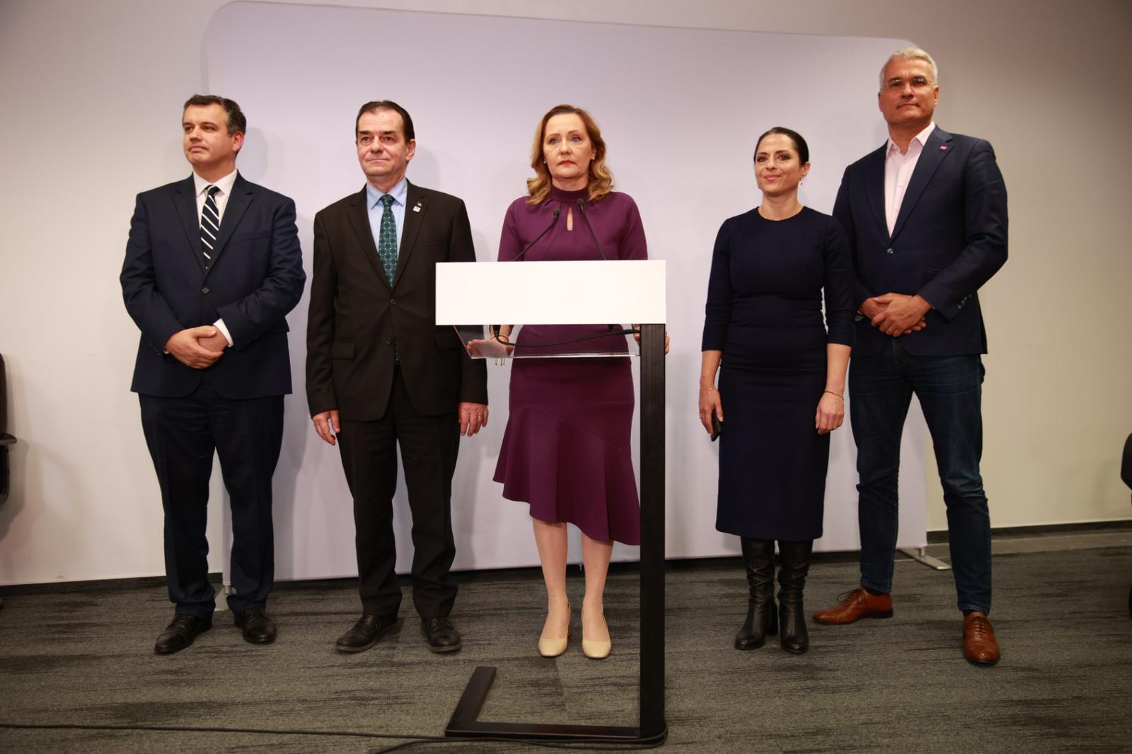 Imagini de arhivă cu Elena Lasconi. Cum arăta înaintea anilor 2000, când era corespondent PRO TV