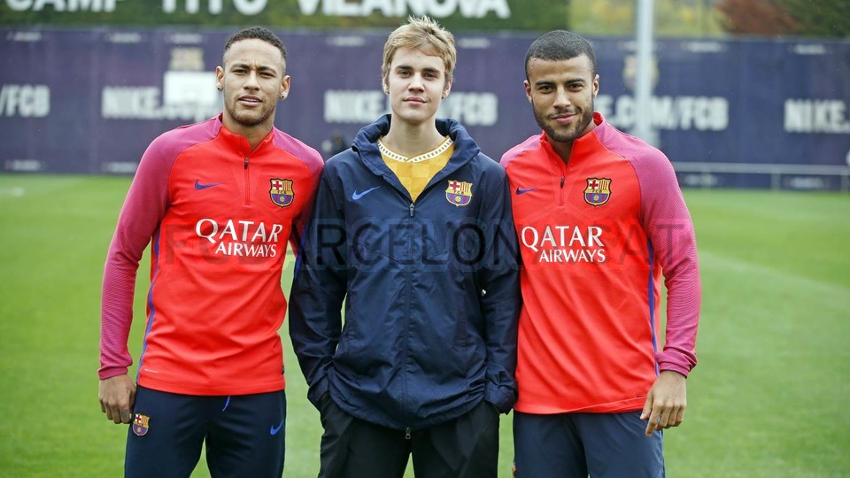 Justin Bieber s-a antrenat împreună cu vedetele echipei FC Barcelona / GALERIE FOTO&VIDEO