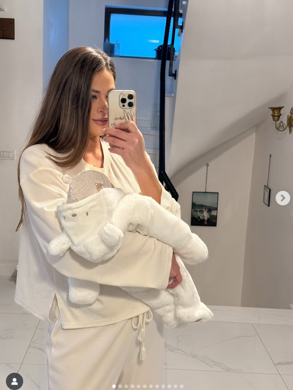Roxana Nemeș și-a lăsat gemenii acasă și a ieșit la primul eveniment monden, după ce a născut. A slăbit 15 kilograme într-un timp record