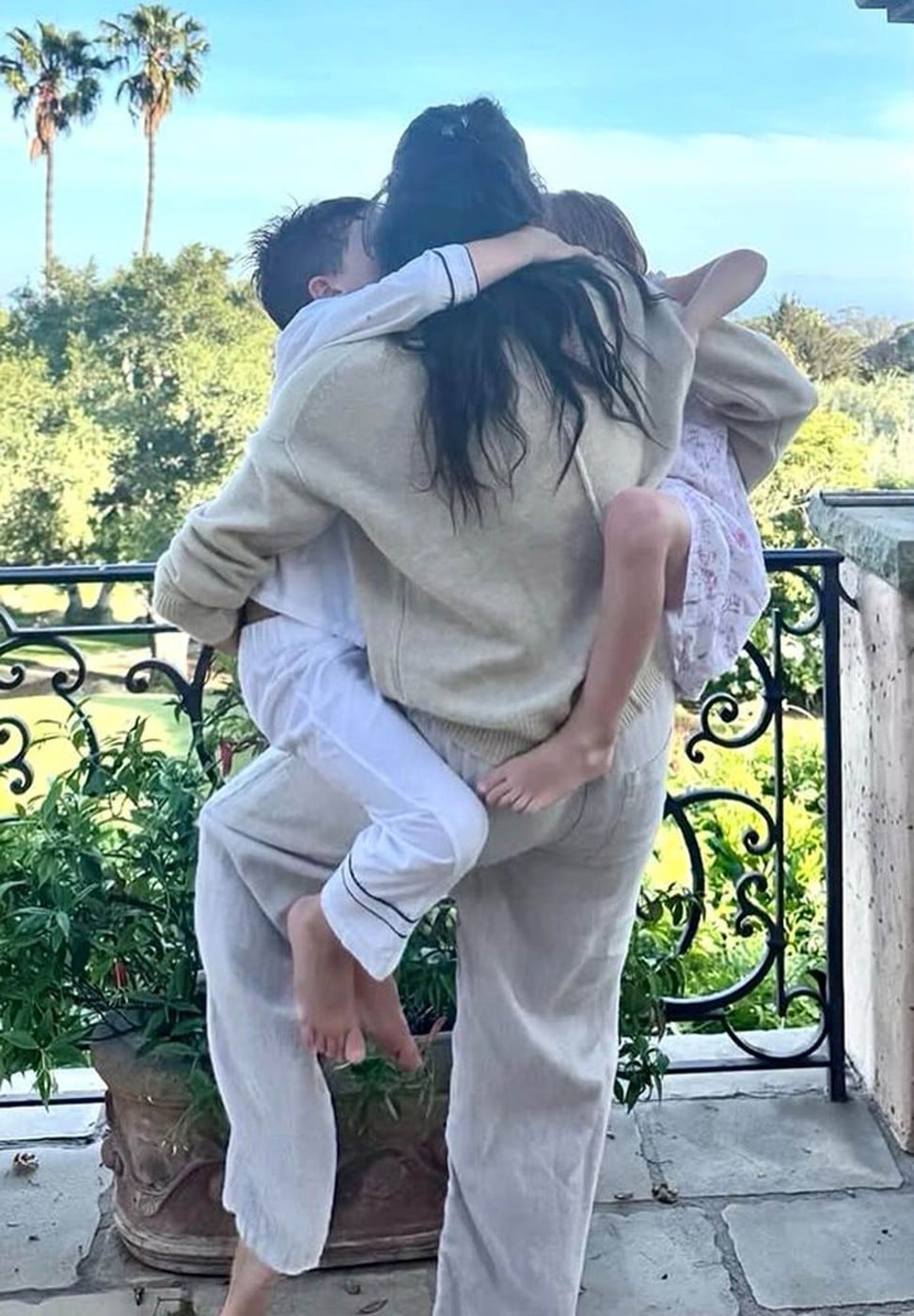 Imagini adorabile cu copiii lui Meghan Markle și ai prințului Harry. Micuța Lilibet a moștenit culoarea părului tatălui ei