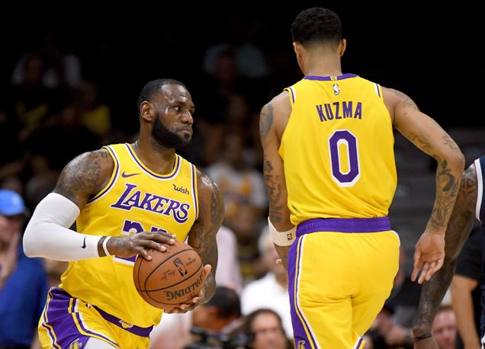 LeBron James a marcat 9 puncte, la debutul pentru Los Angeles Lakers