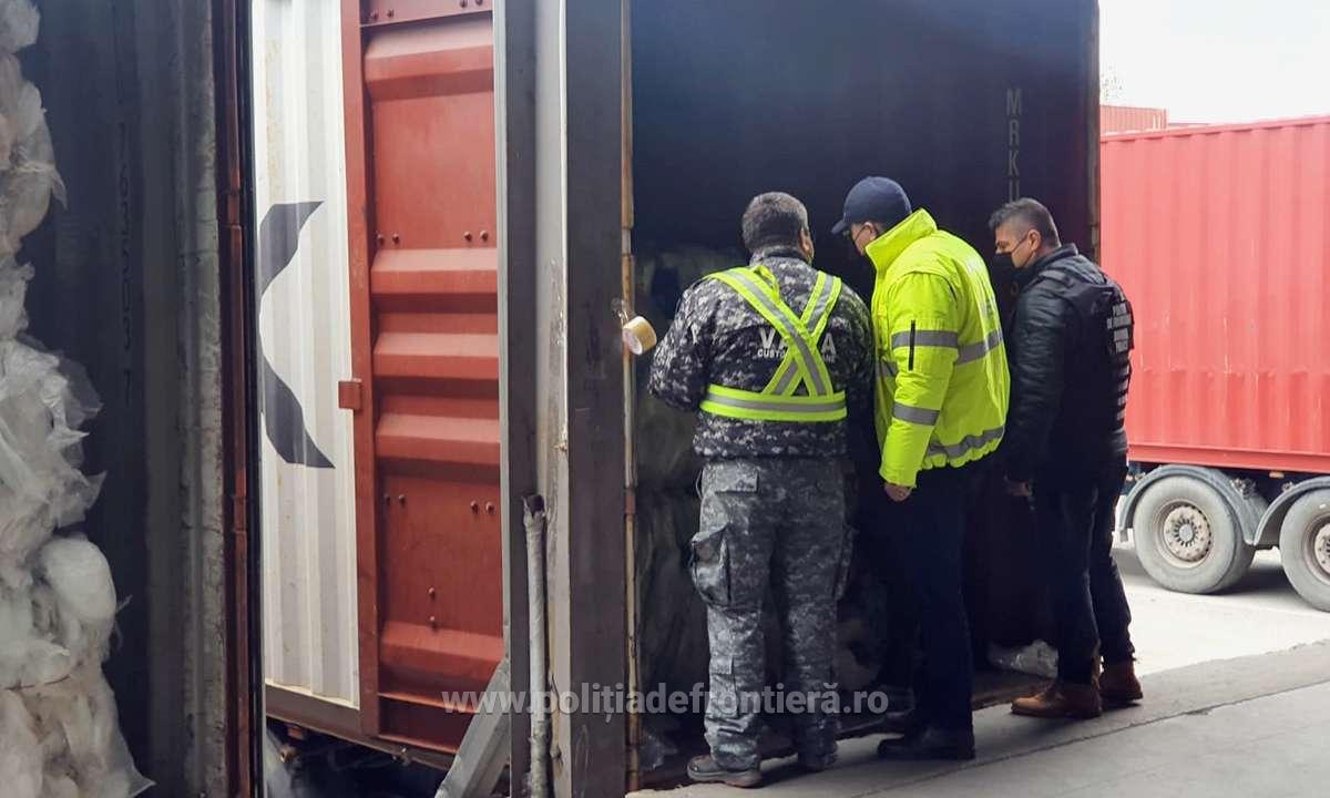38 de tone de deșeuri de plastic, descoperite în Portul Constanța. Marfa era importată din Marea Britanie și a fost returnată