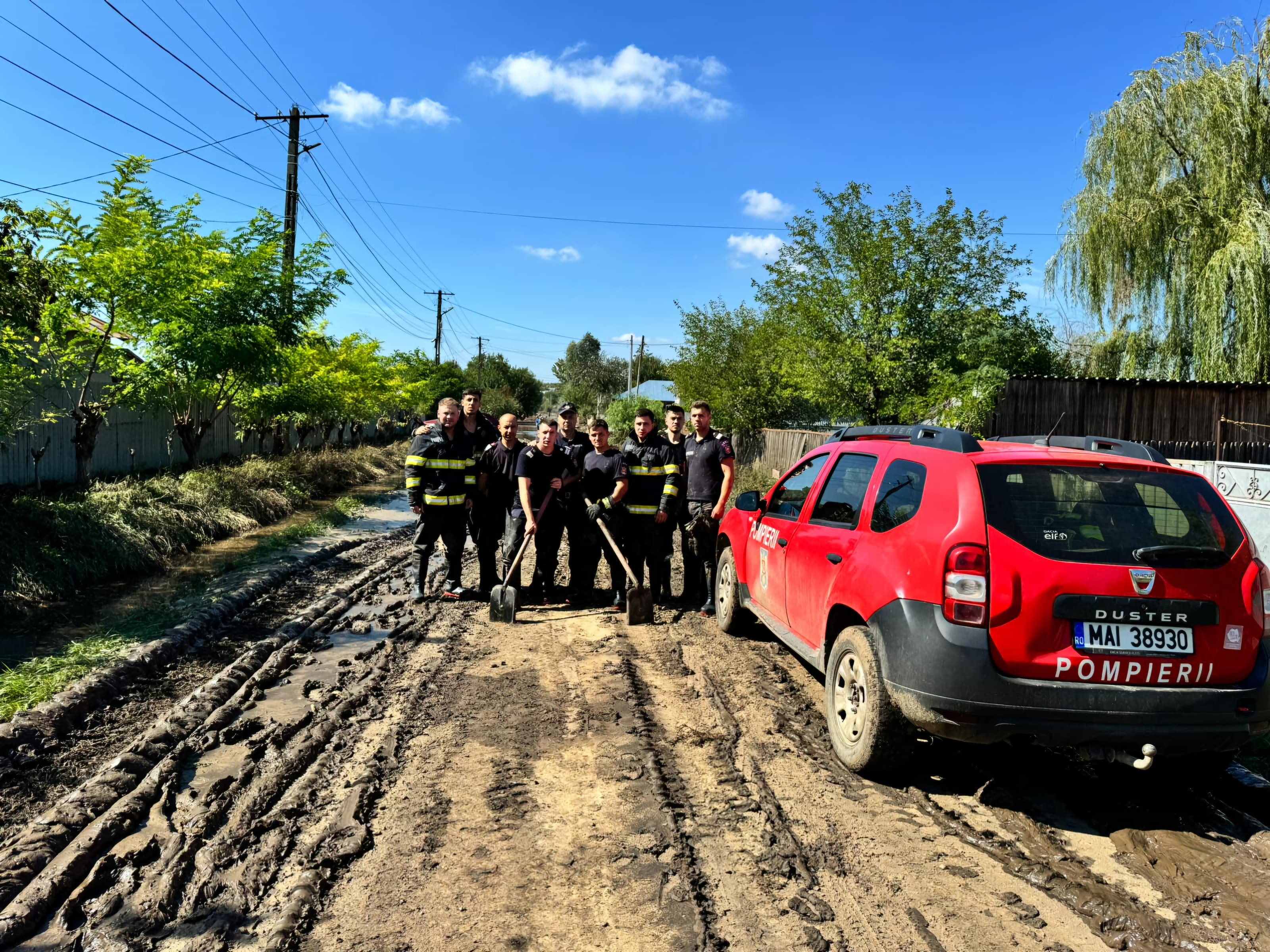 Urmările inundațiilor catastrofale. Aproape o mie de pompieri din țară, trimiși în sprijinul salvatorilor de la ISU Galați VIDEO