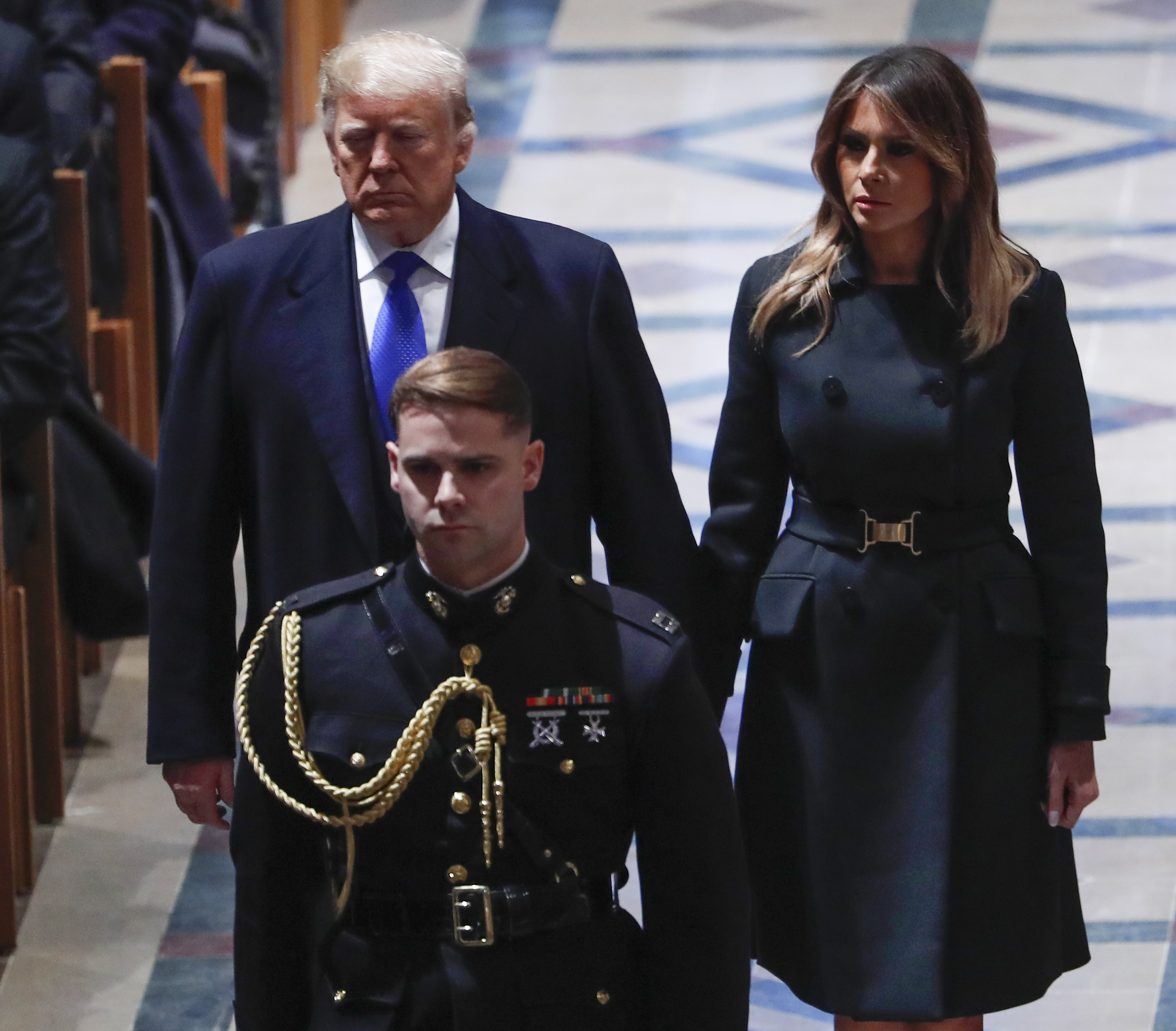 FOTO&VIDEO/ Funeralii de stat pentru George H.W. Bush. Donald Trump și Hillary Clinton s-au ignorat, deși au stat pe același rând