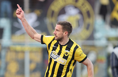 Varga Barnabásnak öt perc sem kellett a gólhoz az AEK Athénban a Konferencialigában – videó